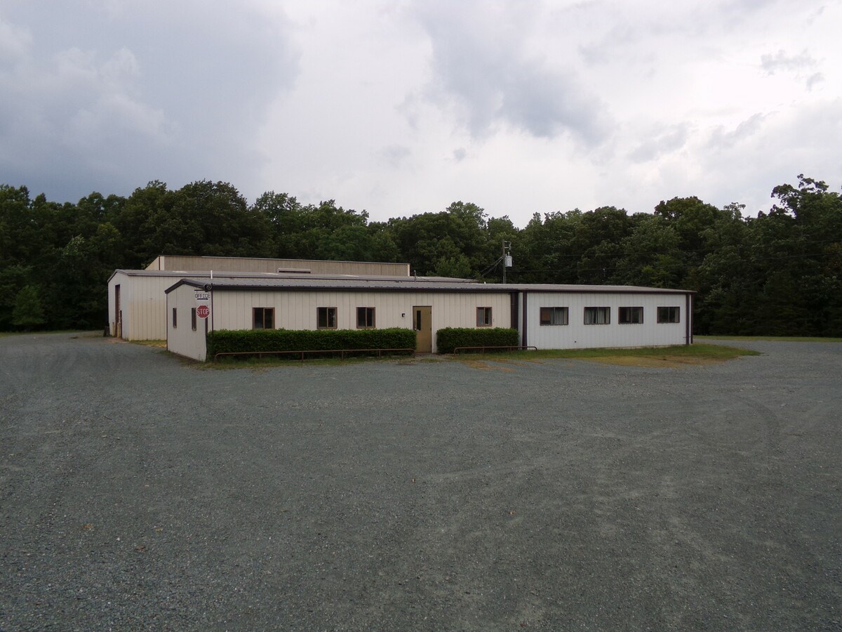 10380 James Madison Hwy, Zion Crossroads, VA 22942