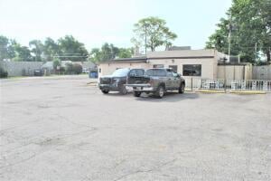 3689 W Broad St, Columbus, OH 43228