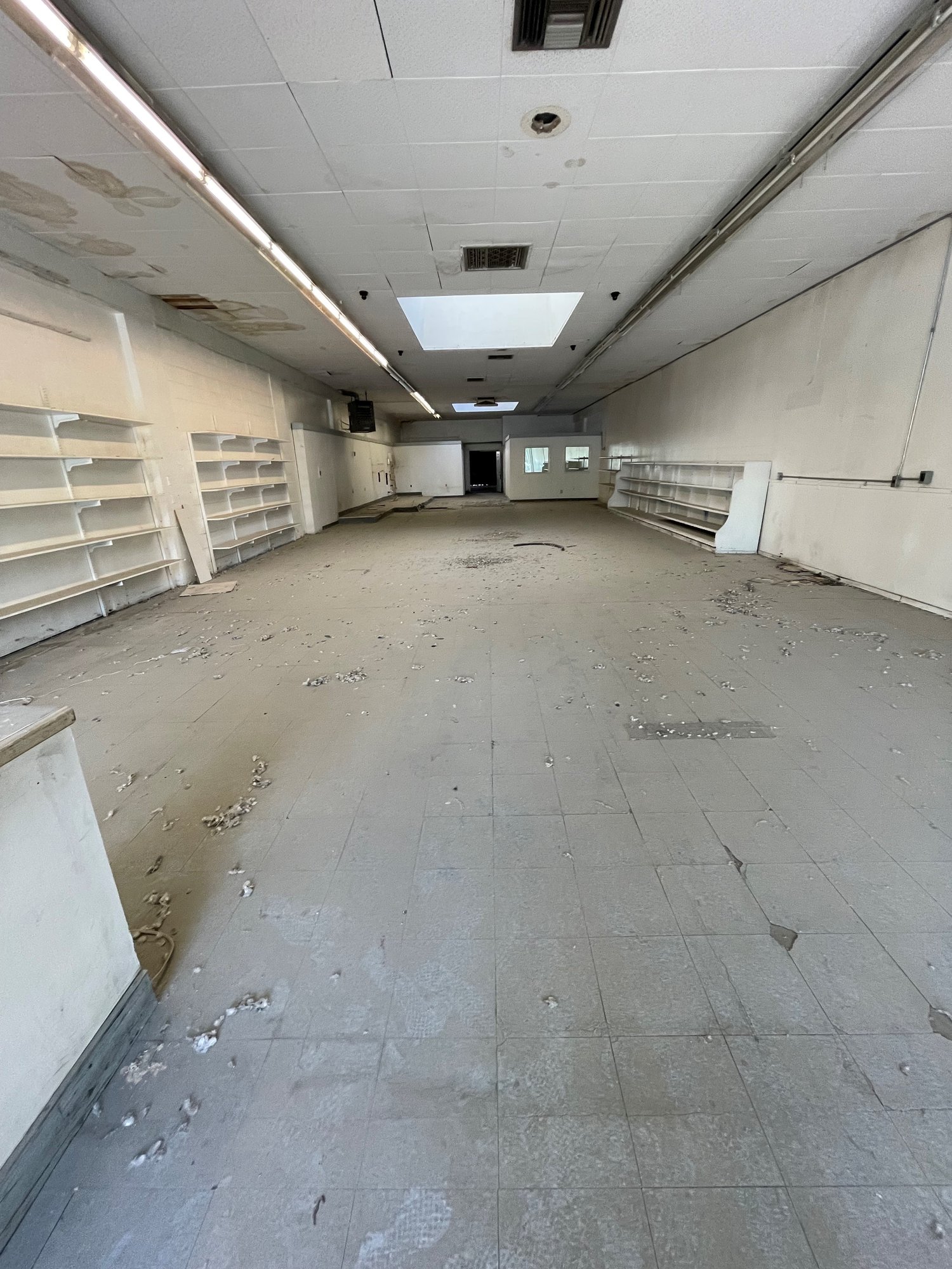 911 Main St, Delano, CA 93215