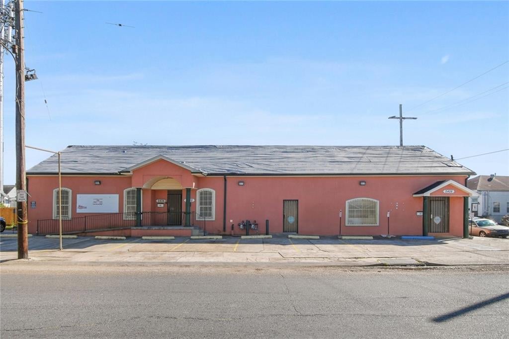 2426 Simon Bolivar Ave, New Orleans, LA 70113