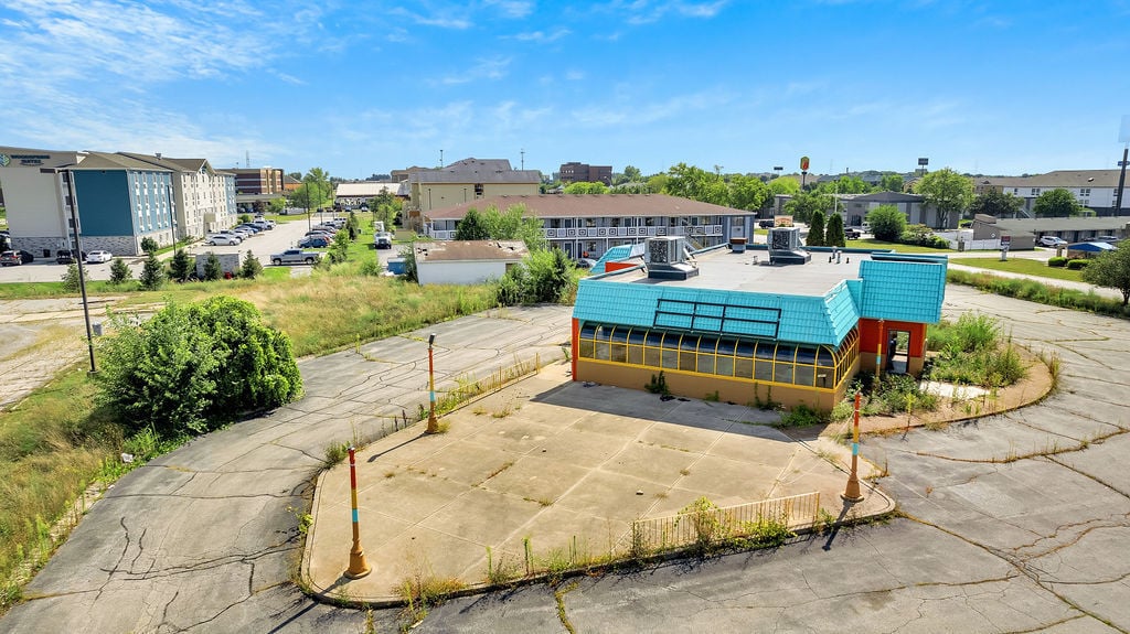 1441 E 82Nd Ave, Merrillville, IN 46410