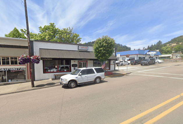 236 N Main St, Myrtle Creek, OR 97457