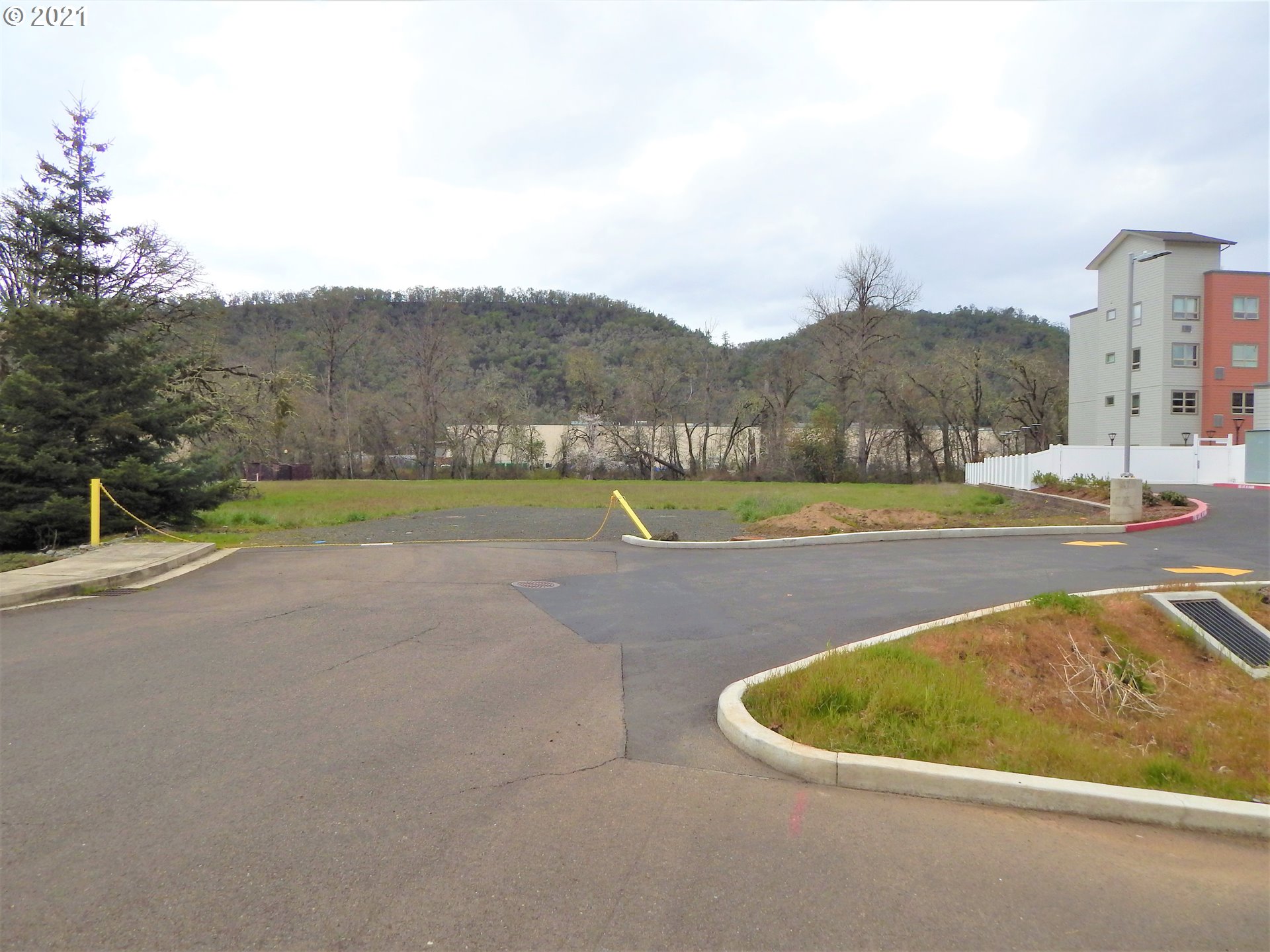 2460 NW Edenbower Blvd, Roseburg, OR 97471