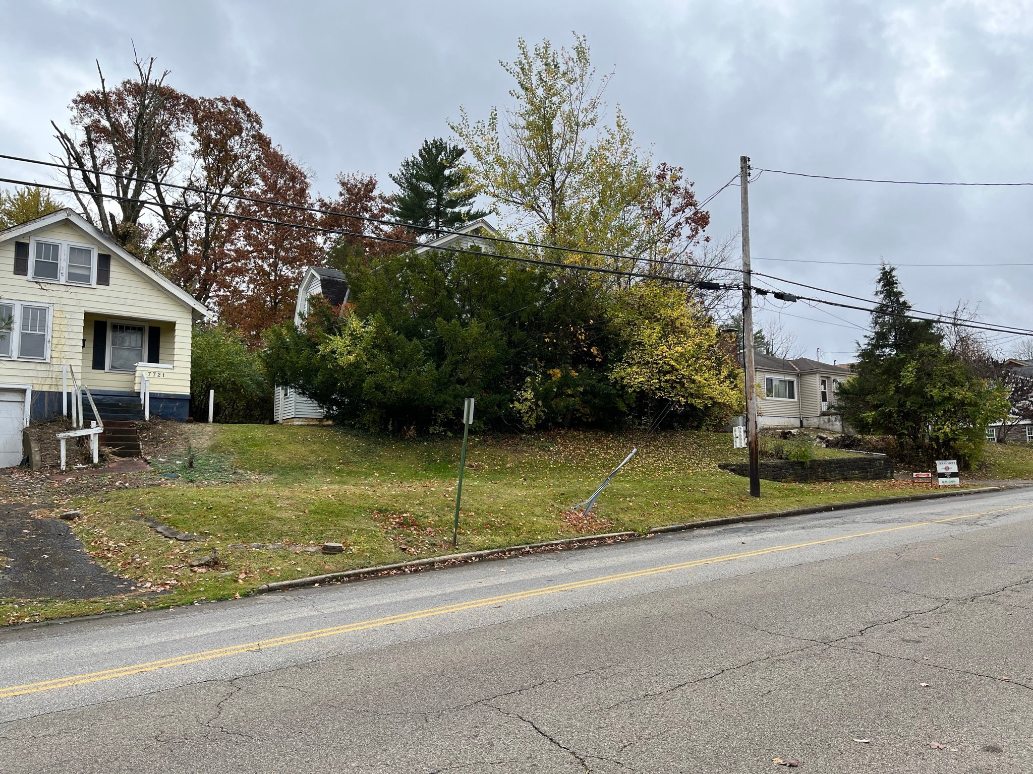 7715 Camargo Rd, Cincinnati, OH 45243