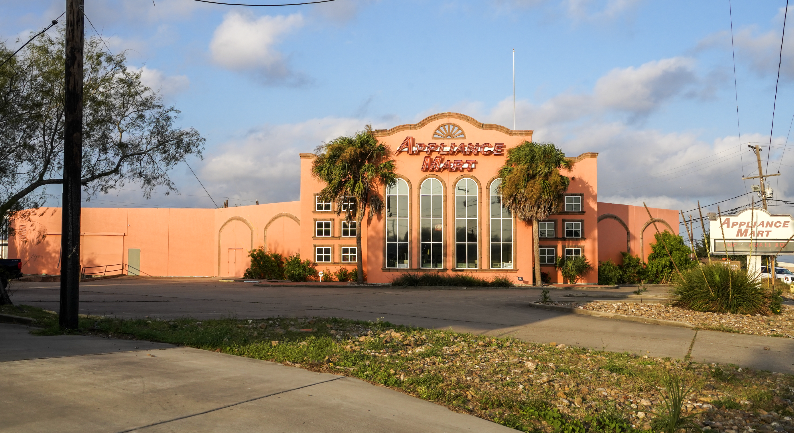 13340 Leopard St, Corpus Christi, TX 78410
