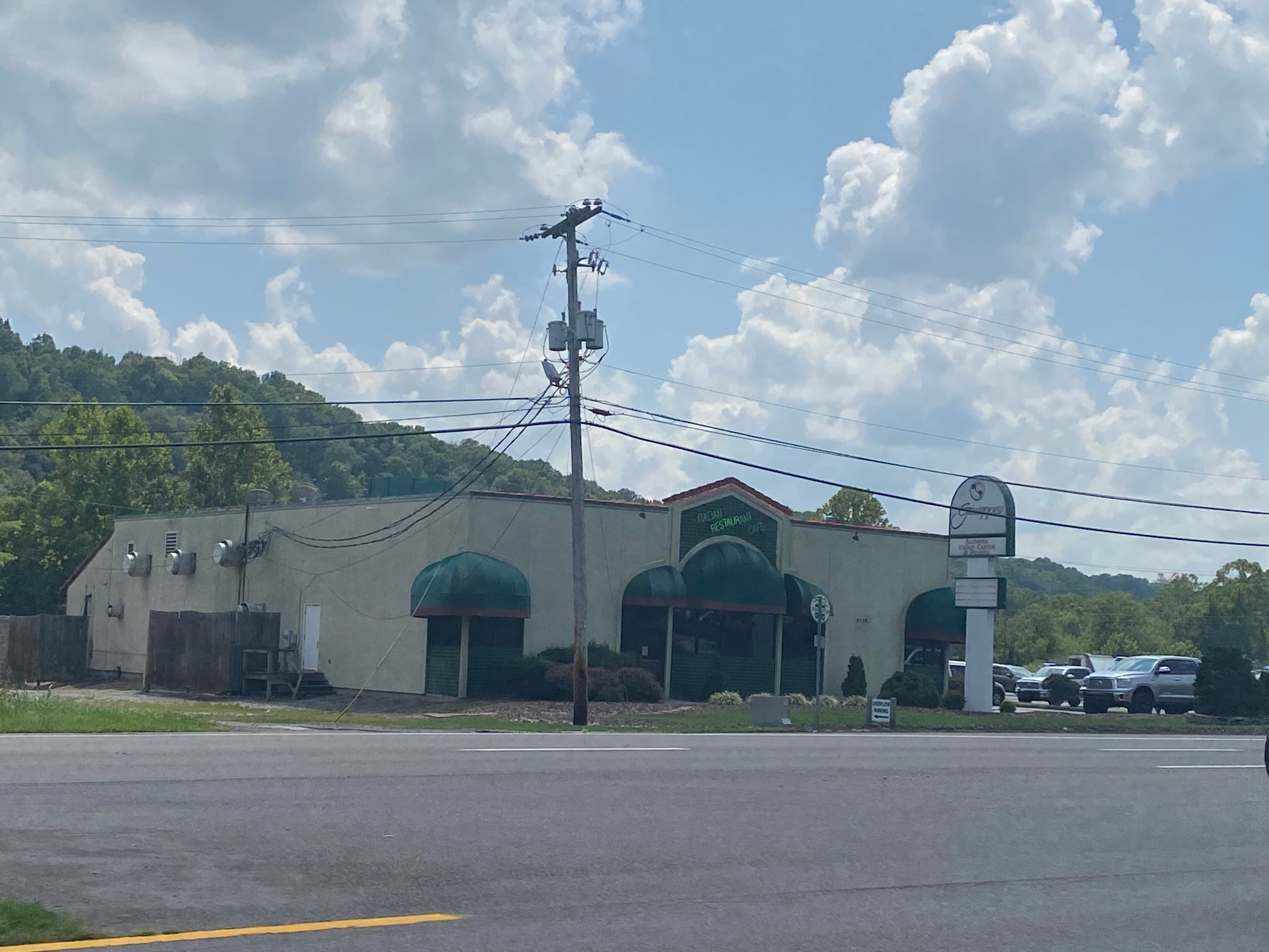 2539 E Stone Dr, Kingsport, TN 37660