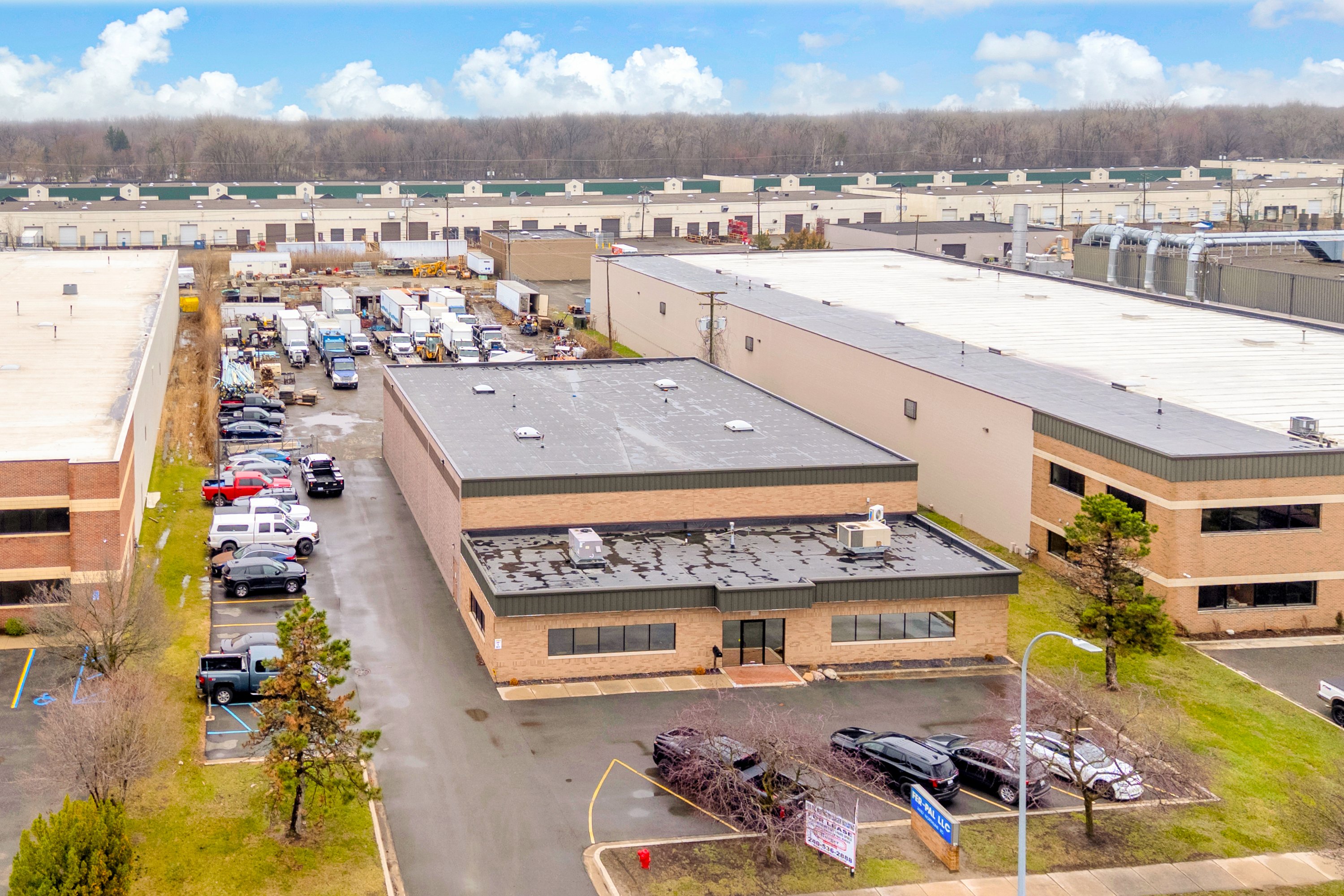 26187 Northline Rd, Taylor, MI 48180