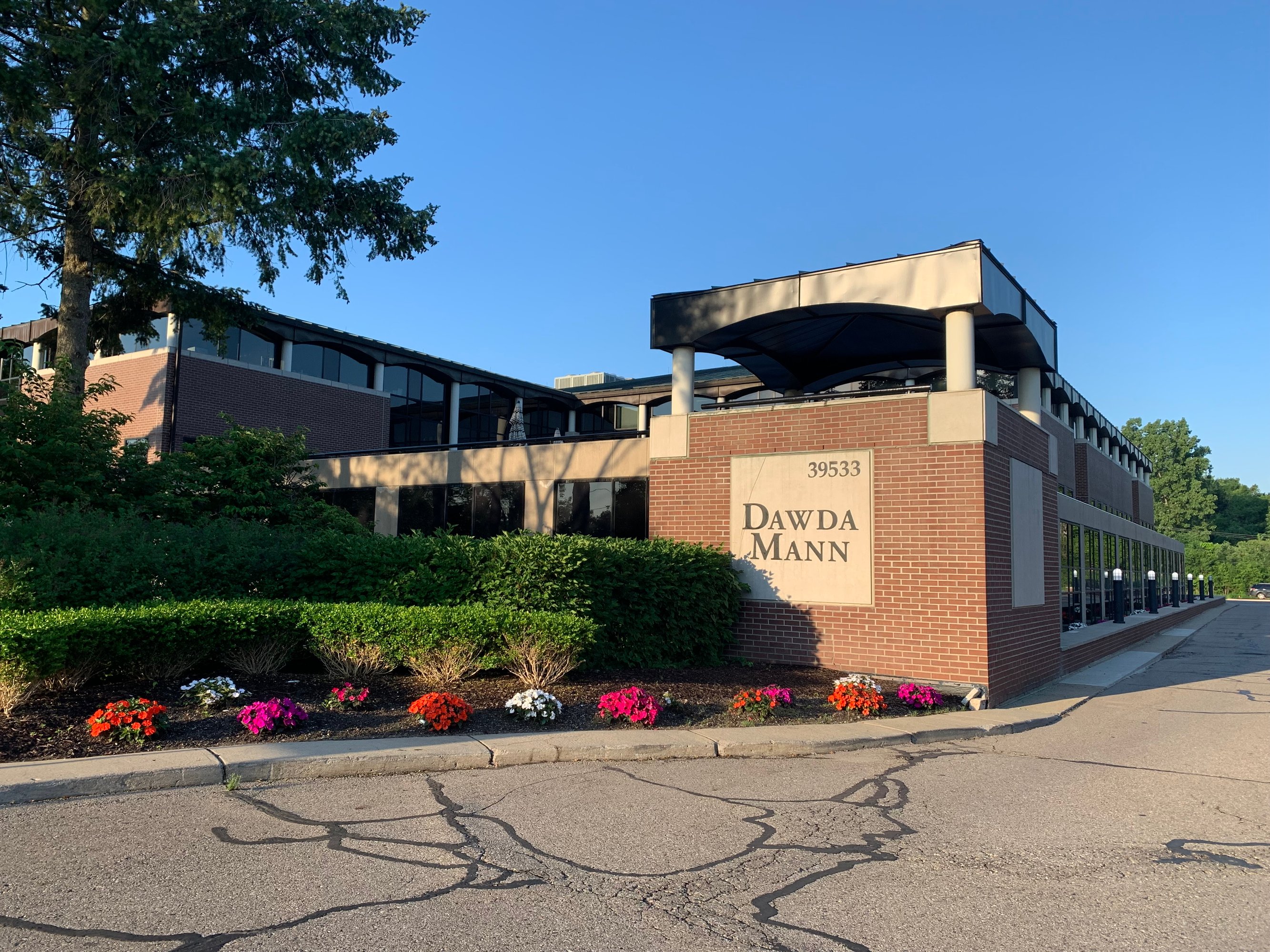 39533 Woodward Ave, Bloomfield Hills, MI 48304