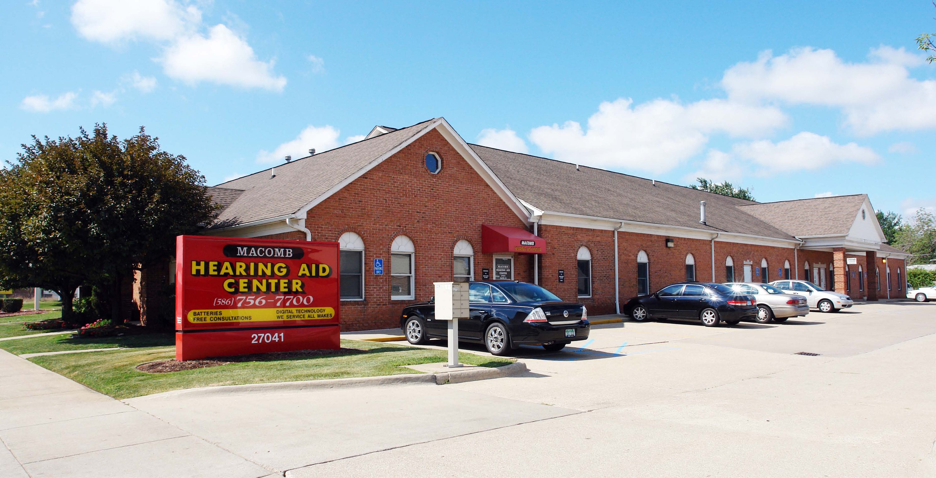 27041 Schoenherr Rd, Warren, MI 48088