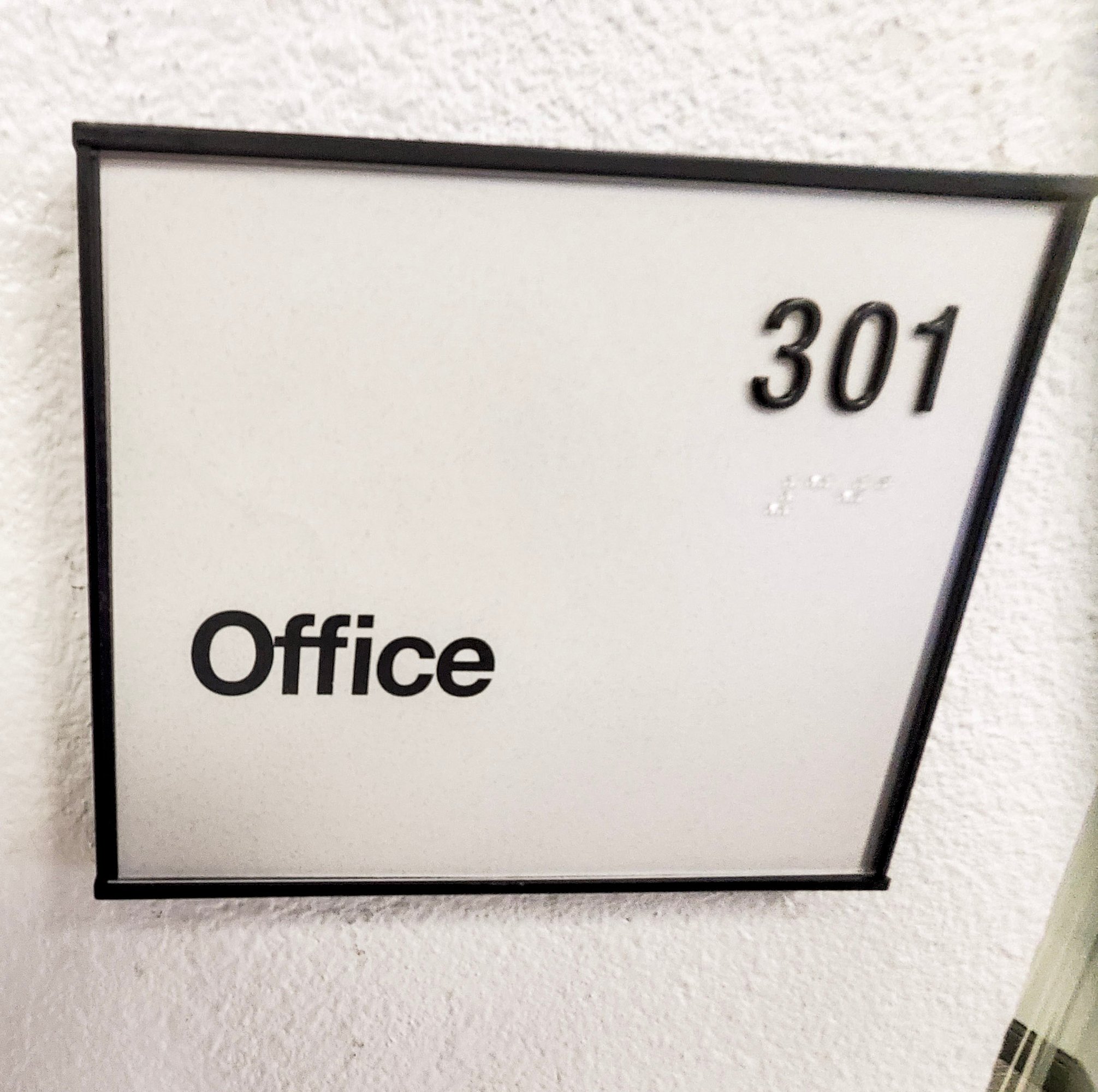 3231284