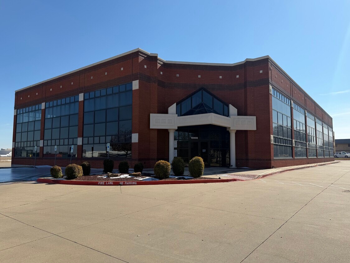 15900 Dooley Rd, Addison, TX 75001