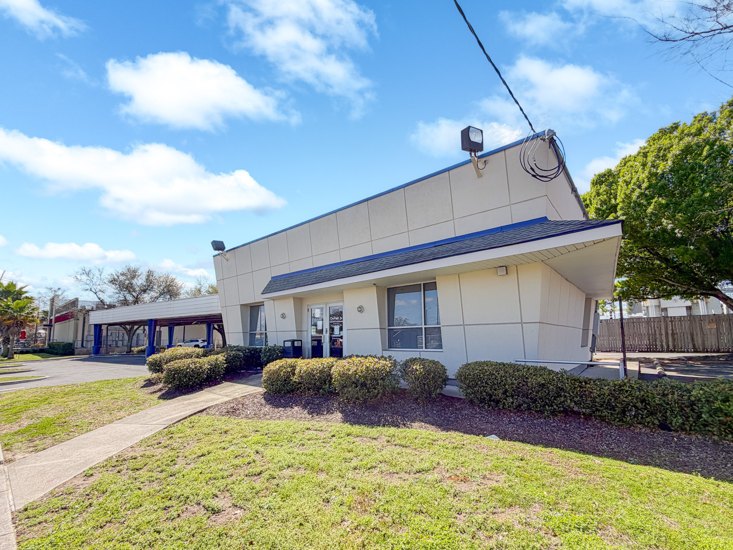 3875 General Degaulle Dr, New Orleans, LA 70114