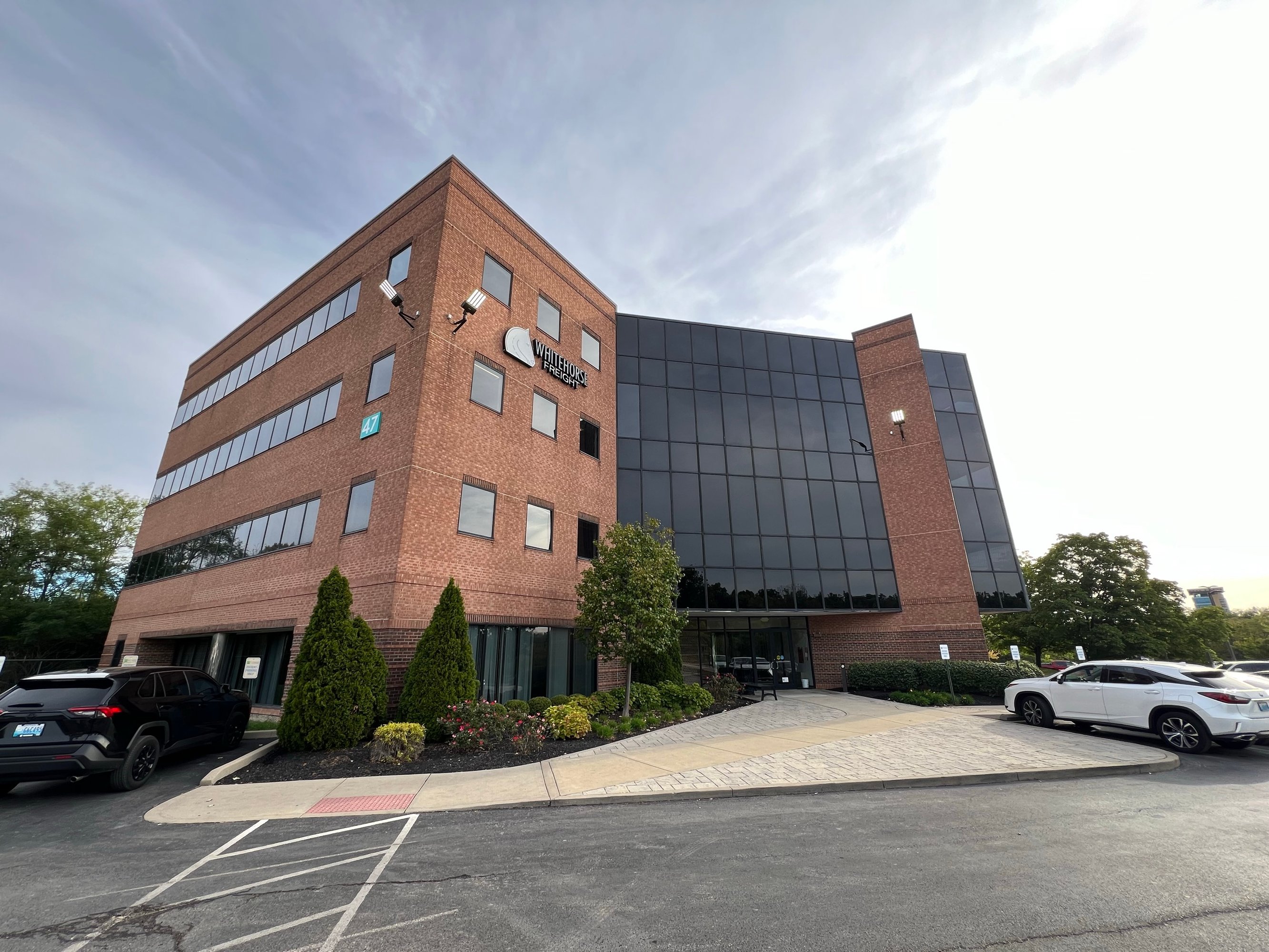 2670 Chancellor Dr, Crestview Hills, KY 41017