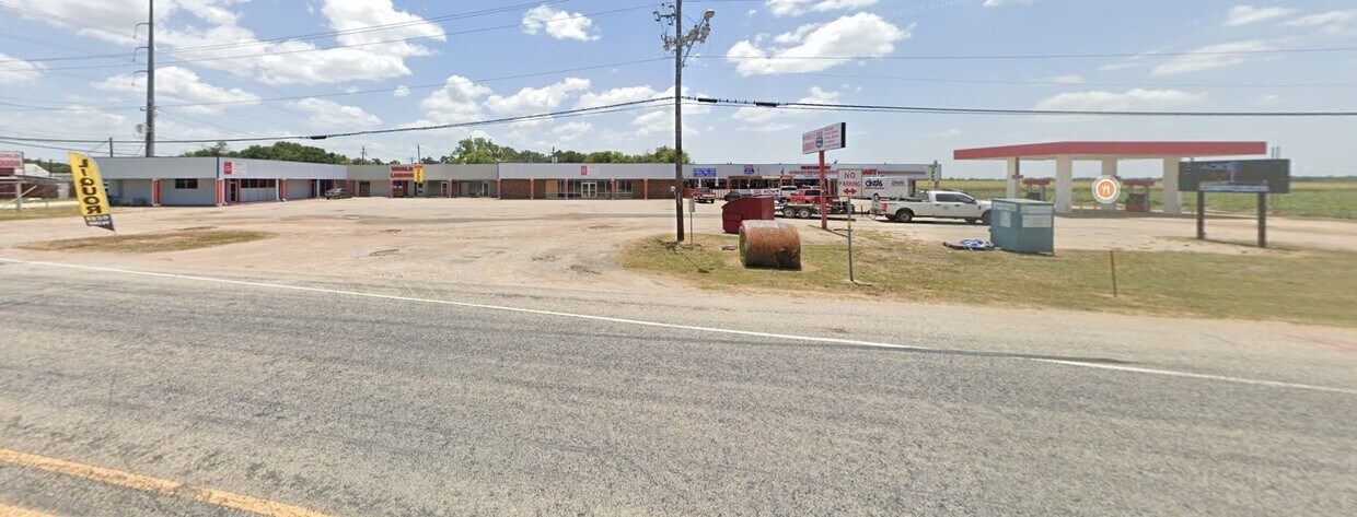 1100 Main St, East Bernard, TX 77435