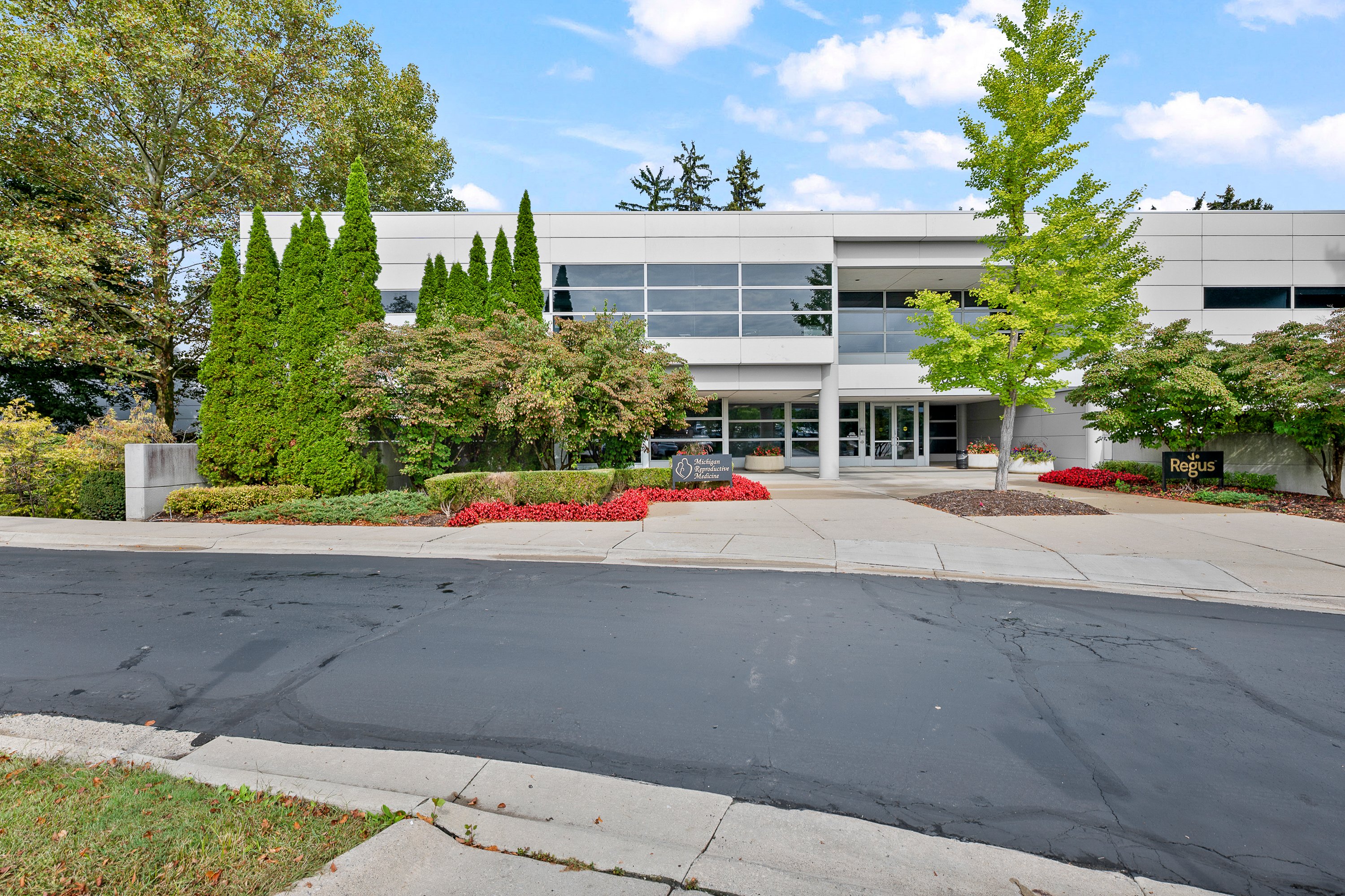 41000 Woodward Ave, Bloomfield Hills, MI 48304