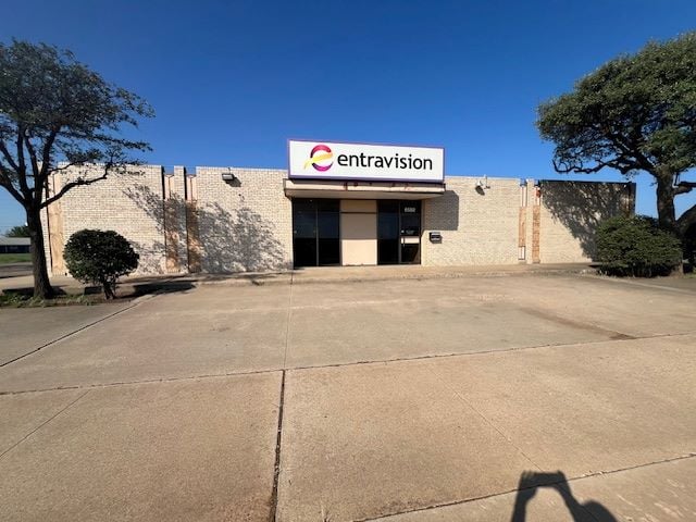 6502 Caprock Dr, Lubbock, TX 79412