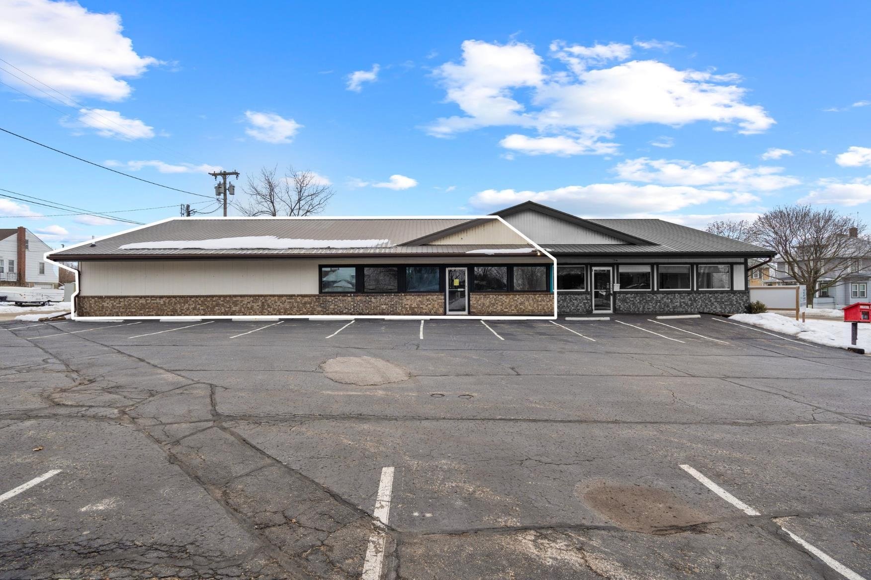 1021 SE 2Nd Ave, Dyersville, IA 52040
