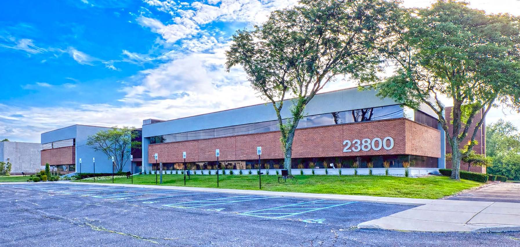 23800 Orchard Lake Rd, Farmington Hills, MI 48336
