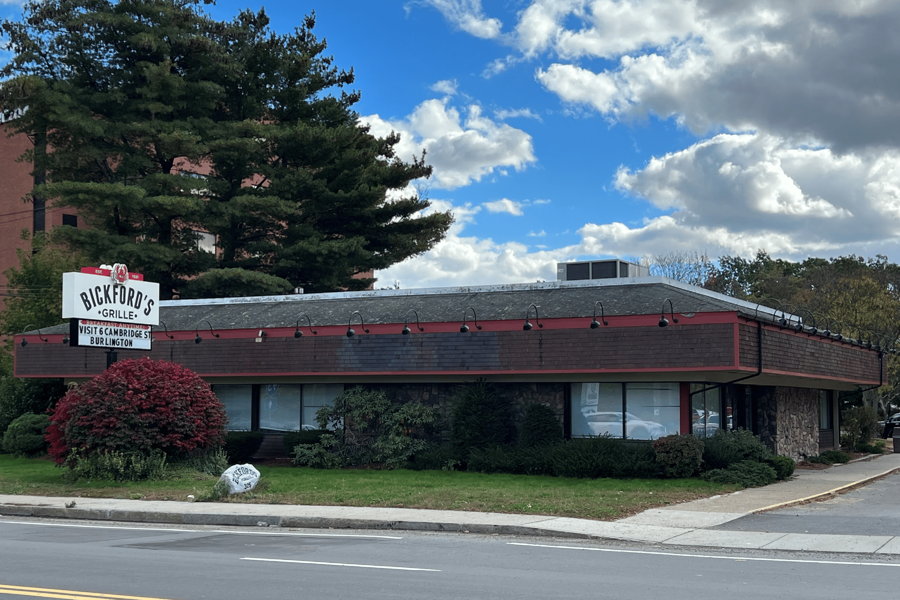 325 Montvale Ave, Woburn, MA 01801