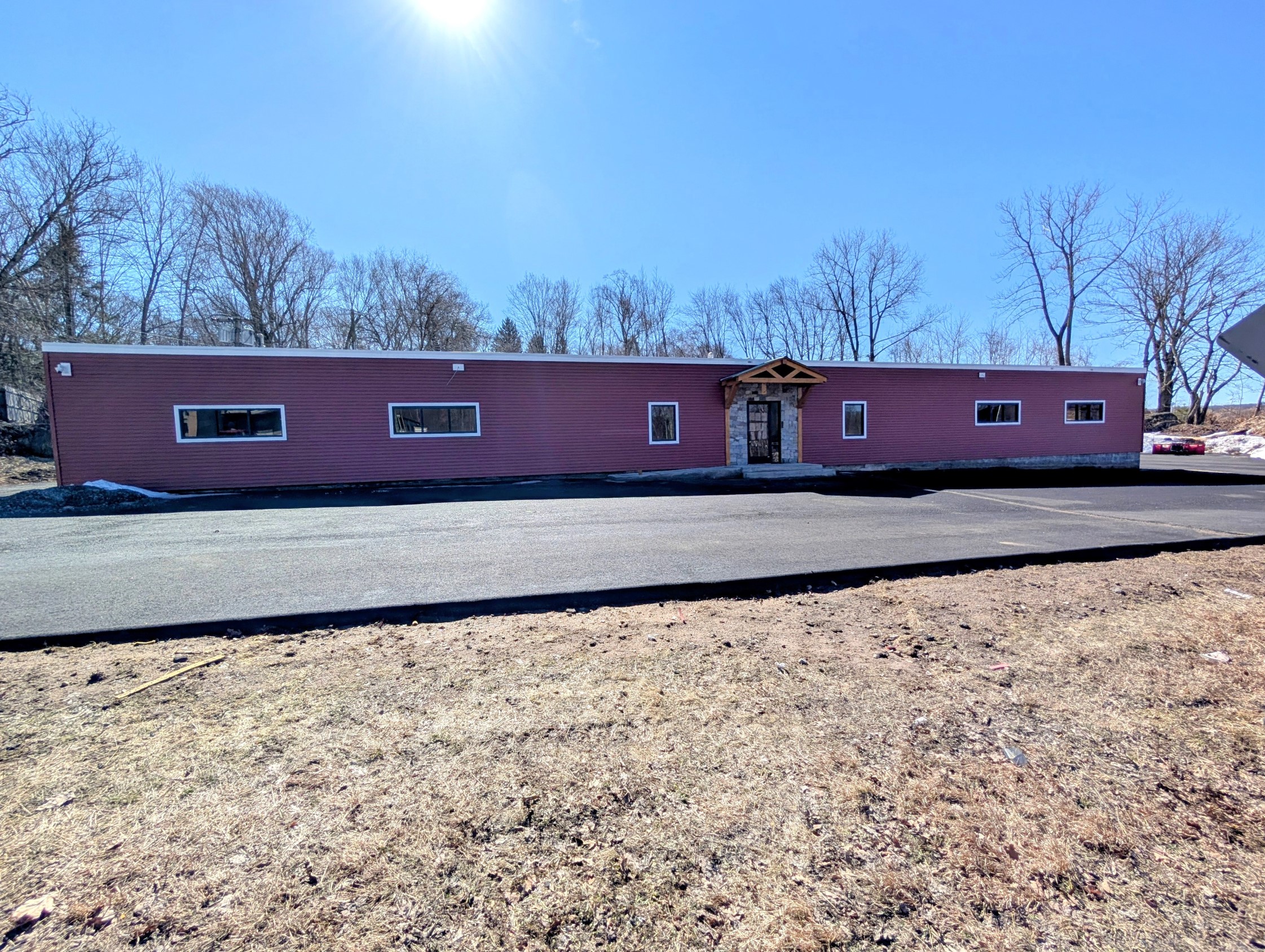 3812 E Main St, Waterbury, CT 06705