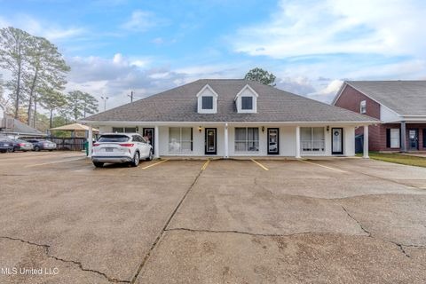 1041 Lake Village Cir, Brandon, MS 39047
