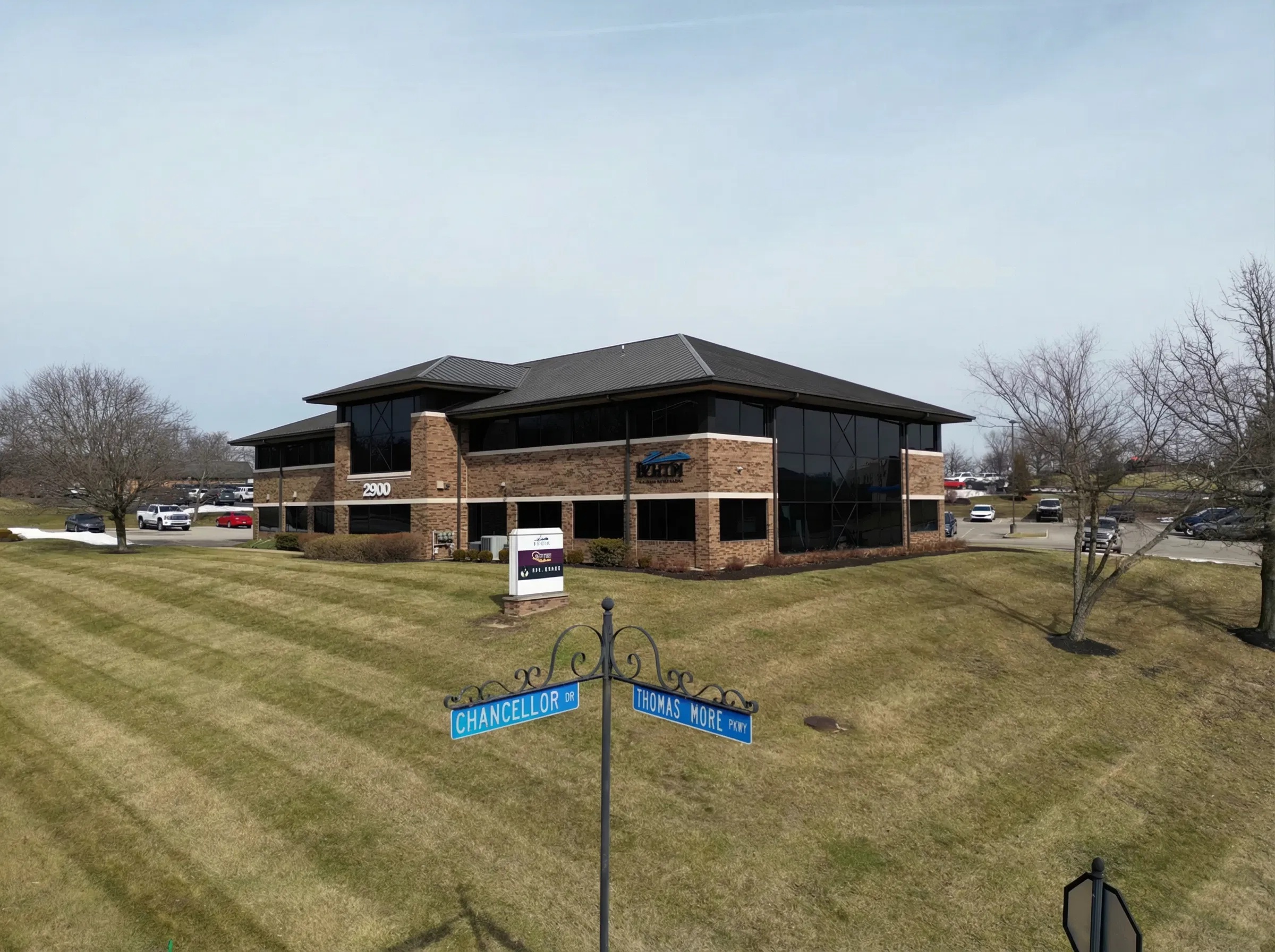 2900 Chancellor Dr, Crestview Hills, KY 41017