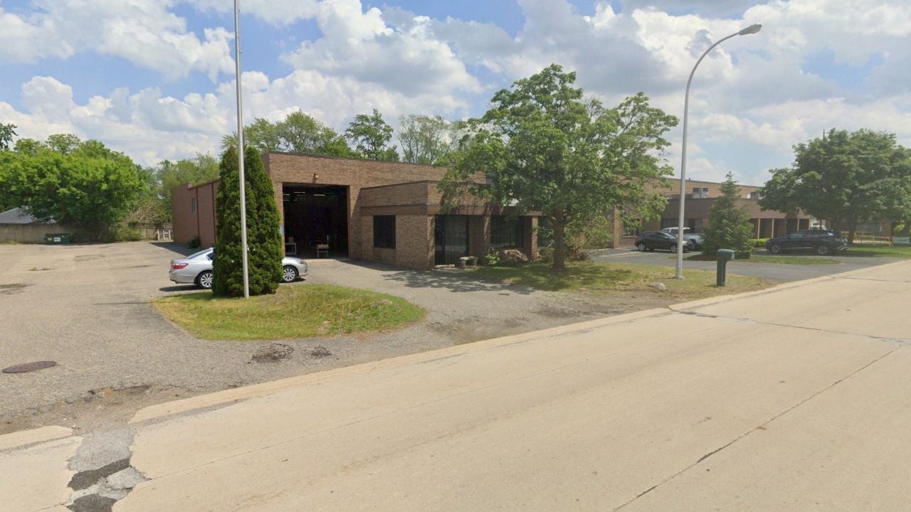 11898 Belden Ct, Livonia, MI 48150