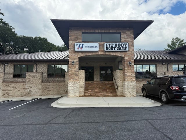 1344 E Cobb Dr, Marietta, GA 30068