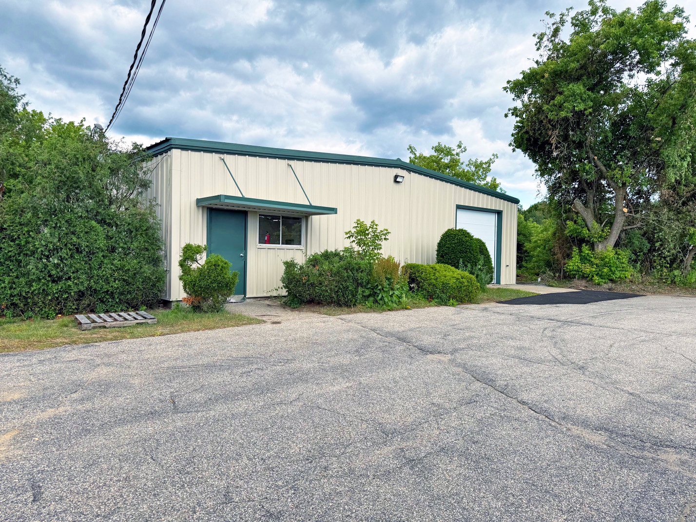 48 Harvey Rd, Londonderry, NH 03053