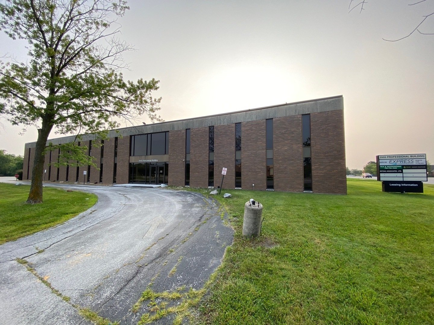 2555 W Lincoln Hwy, Olympia Fields, IL 60461