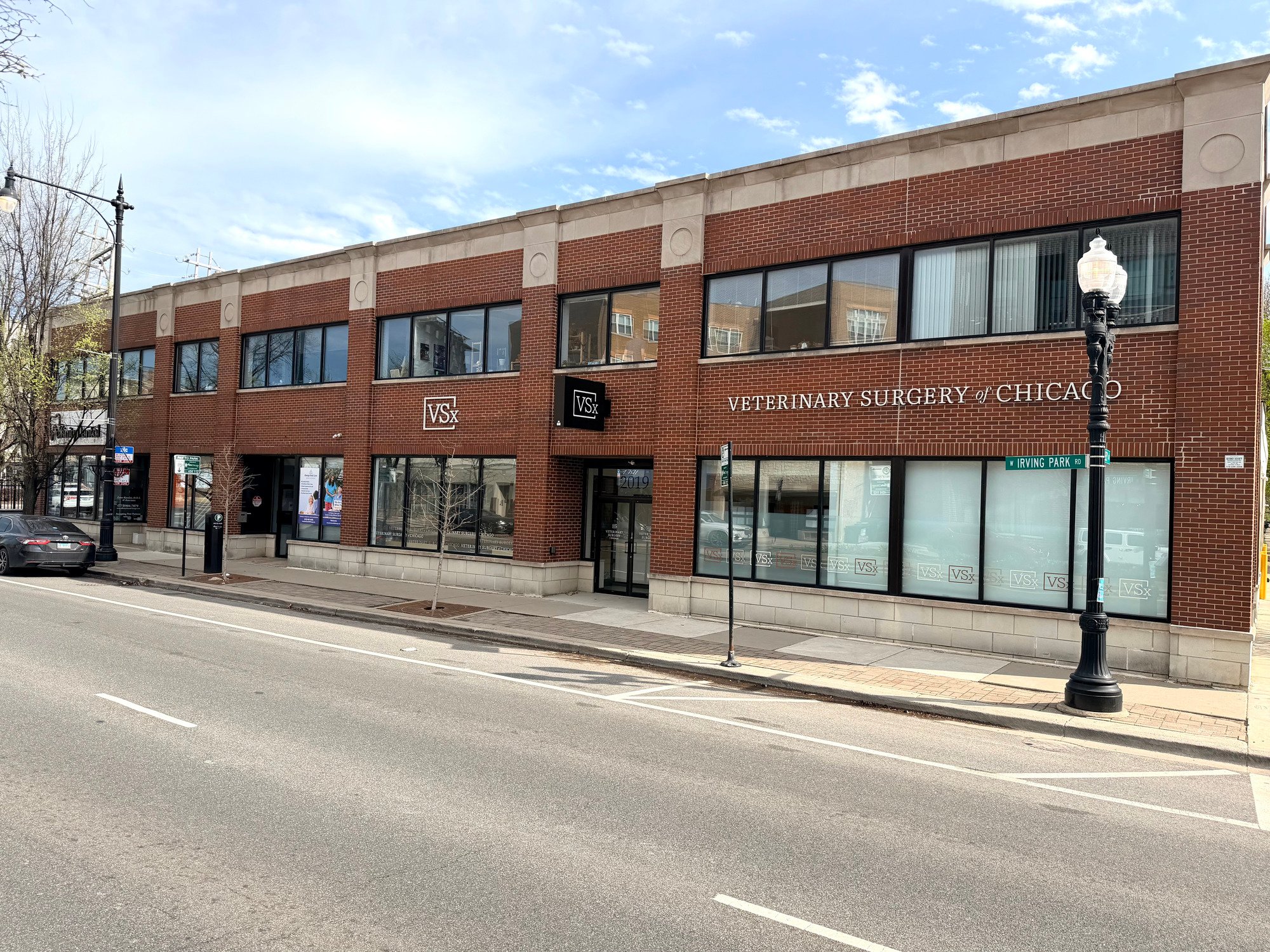 2015 W Irving Park Rd, Chicago, IL 60618