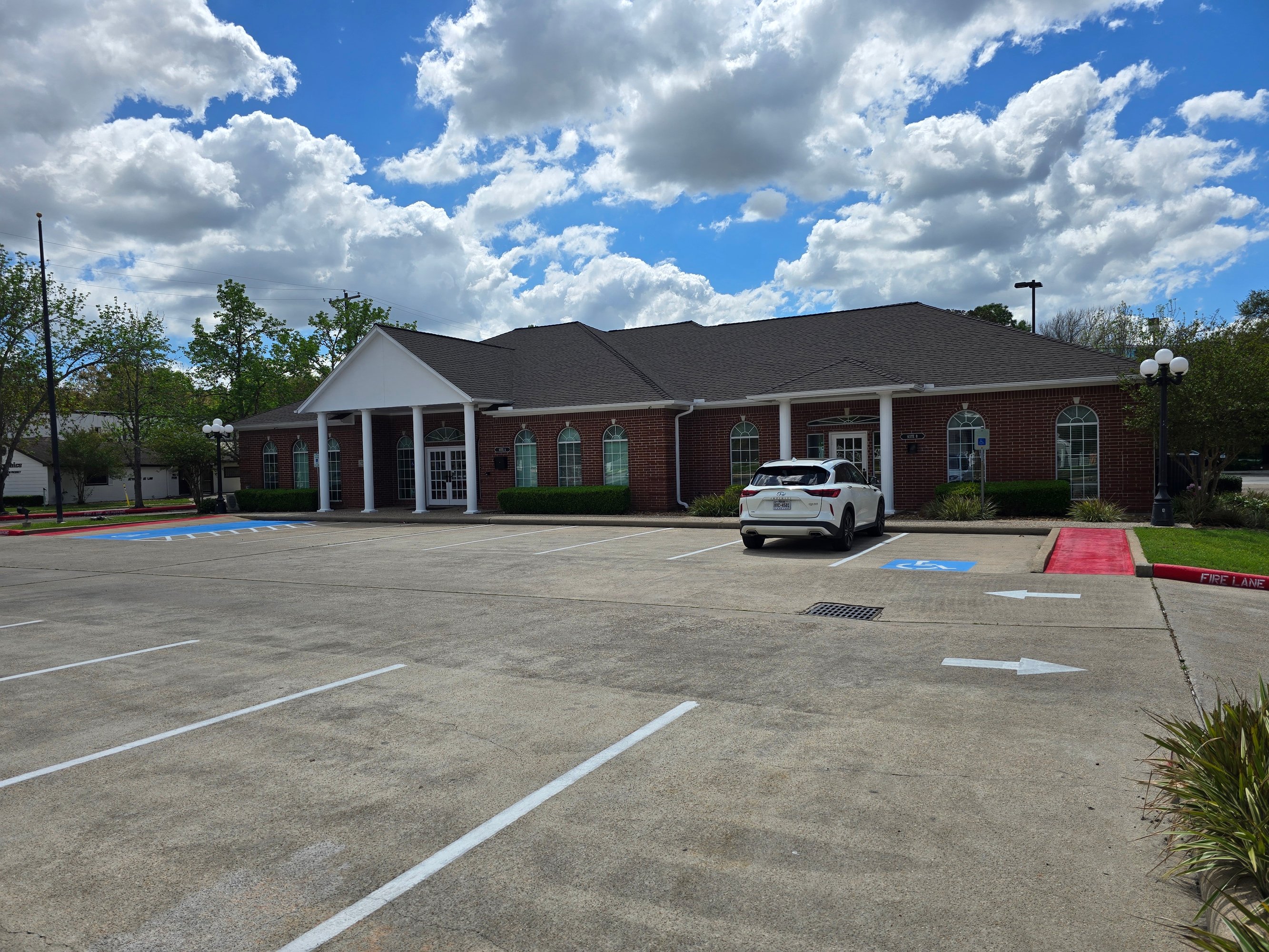 830 S Friendswood Dr, Friendswood, TX 77546