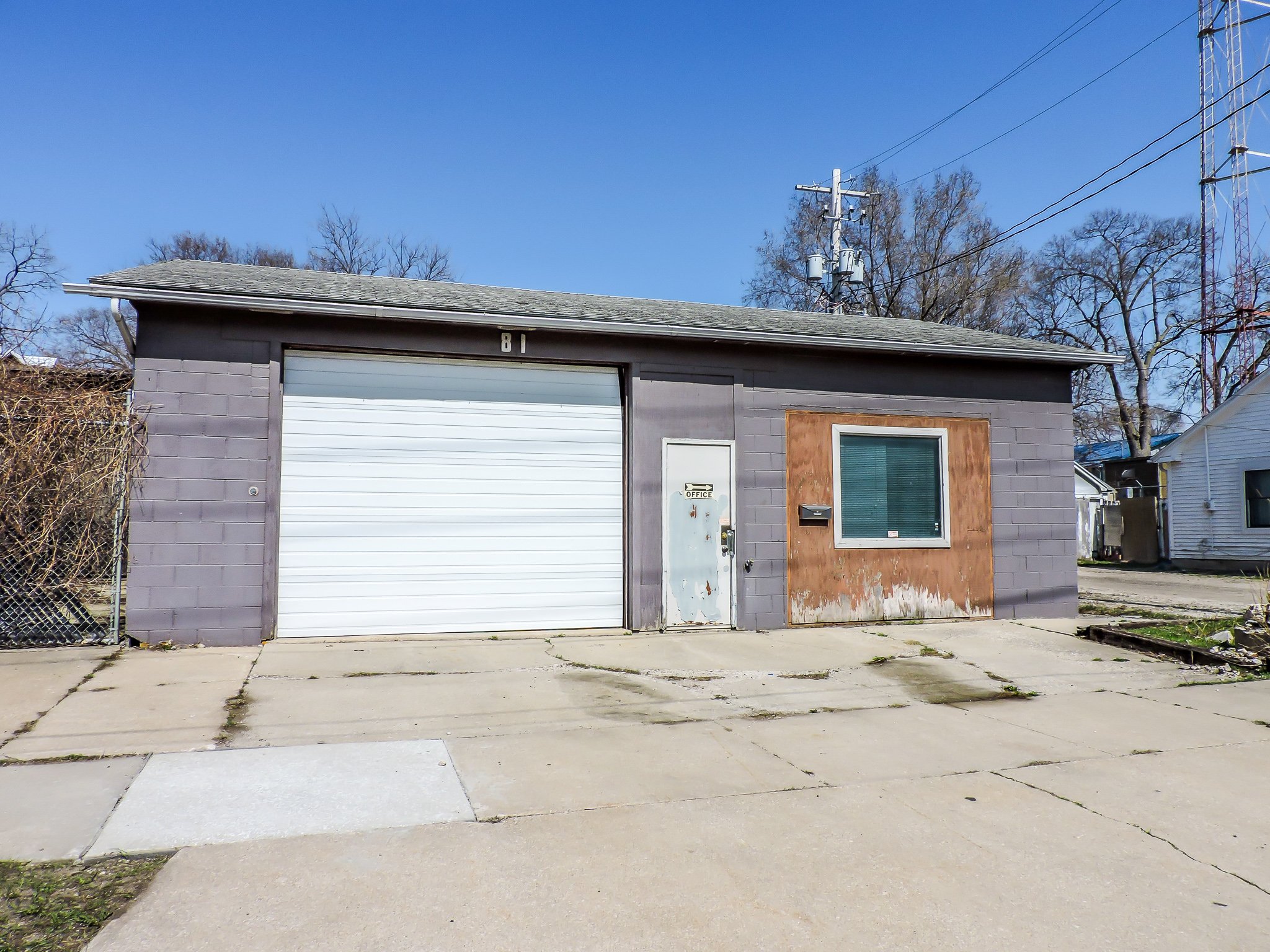 81 Sycamore St, Waterloo, IA 50703