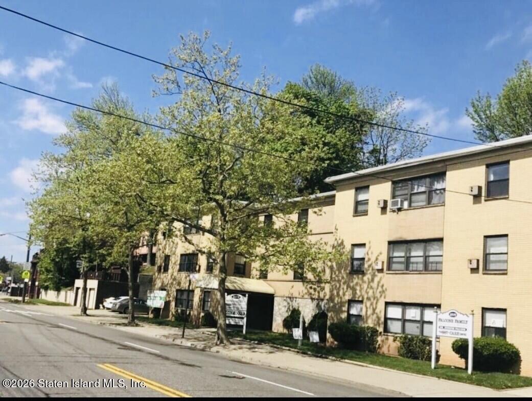 2375 Richmond Rd, Staten Island, NY 10306