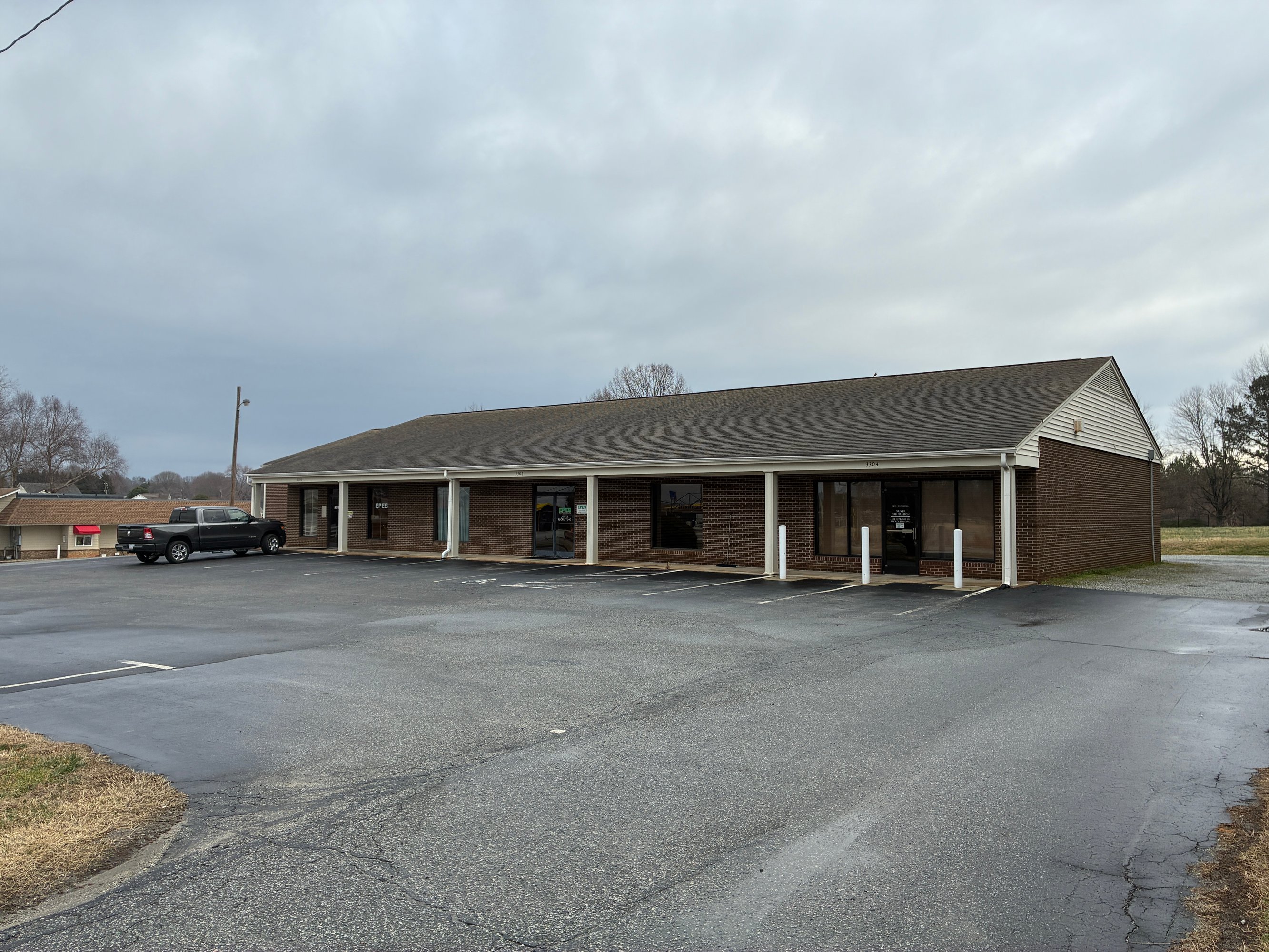 3306 Edgefield Rd, Greensboro, NC 27409