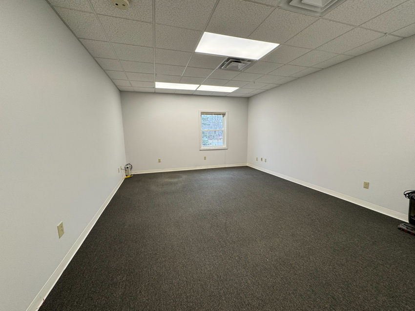 243 Mount Auburn Ave, Auburn, ME 04210
