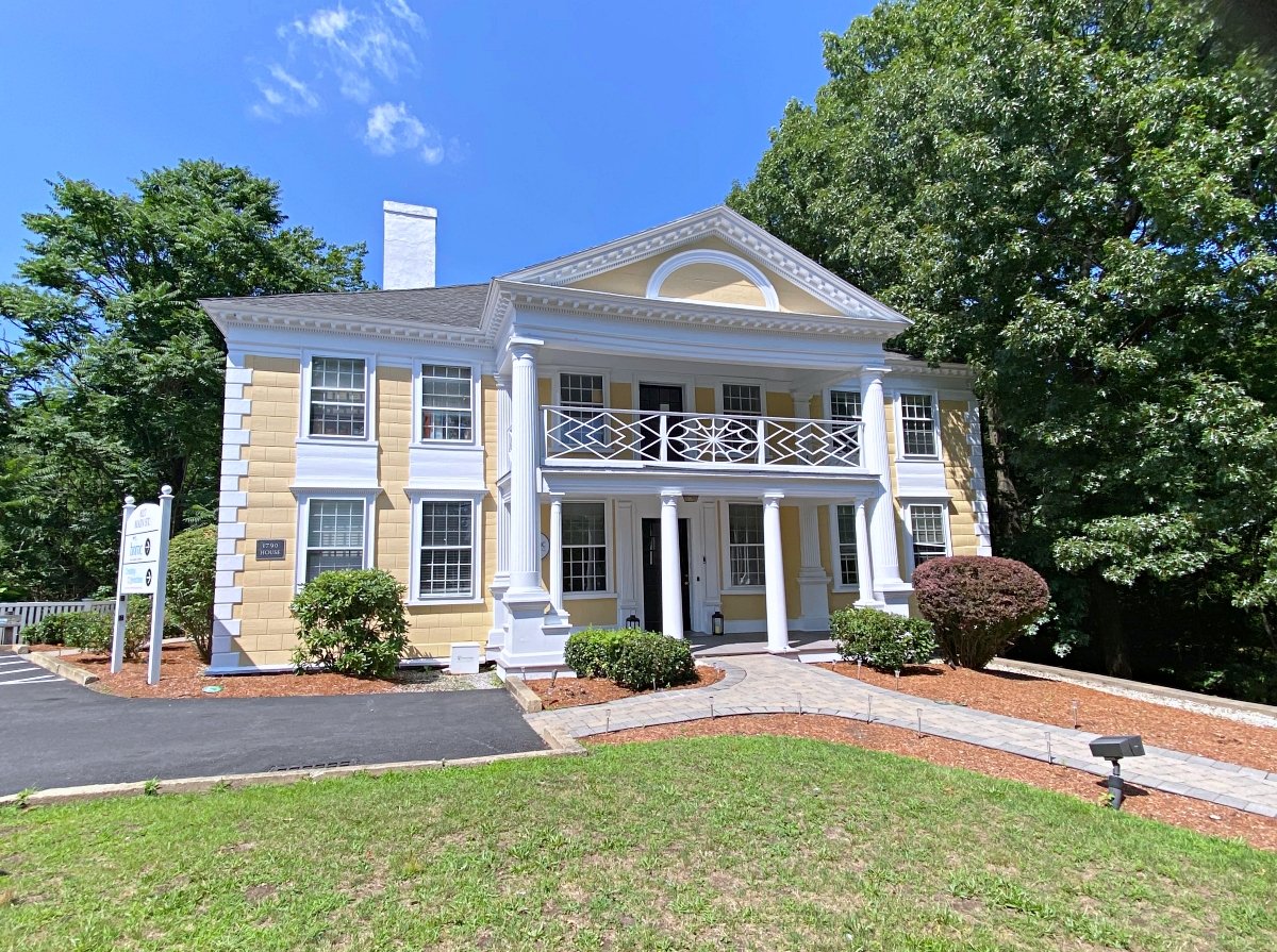 827 Main St, Woburn, MA 01801