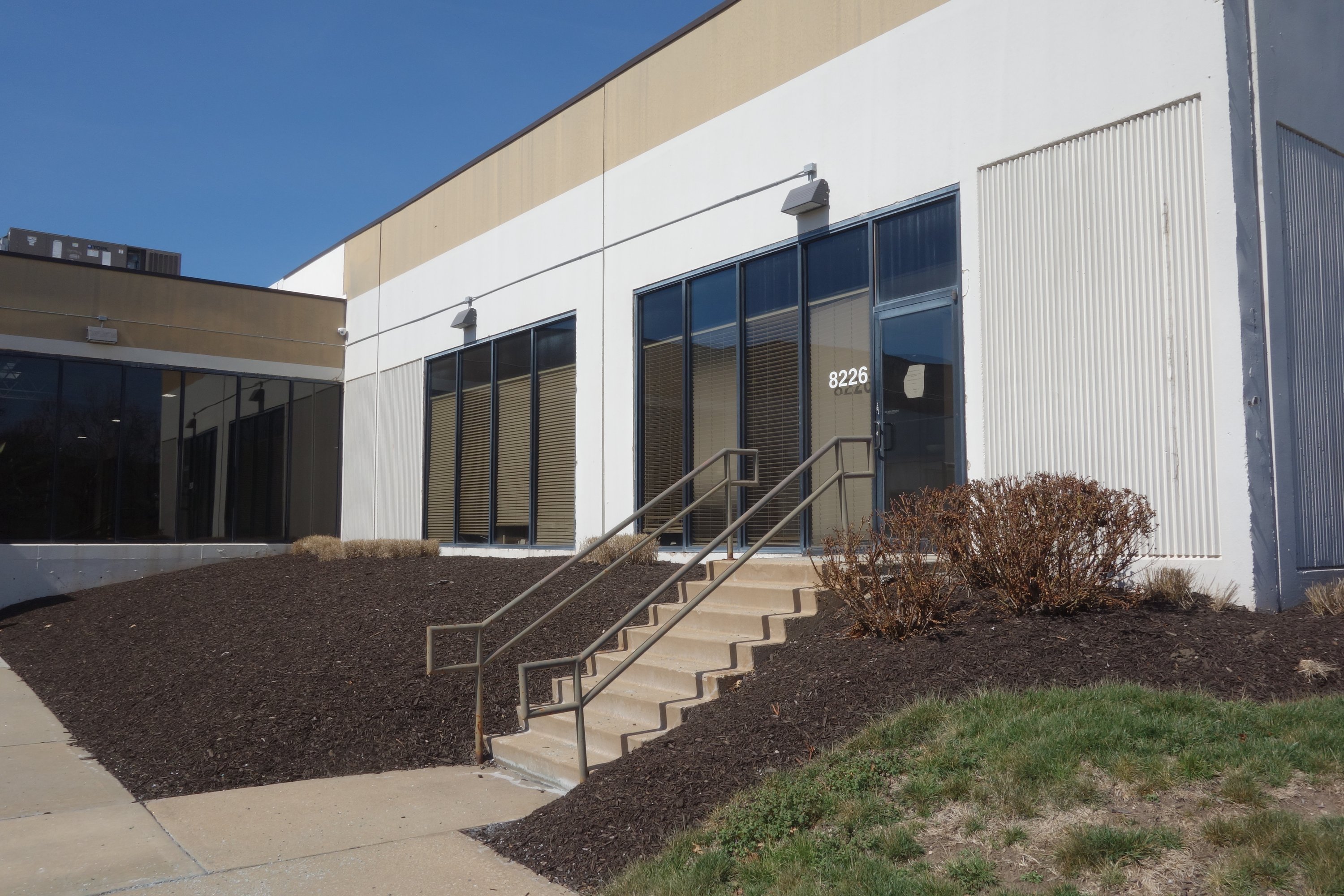 8226 Nieman Rd, Lenexa, KS 66214-1507