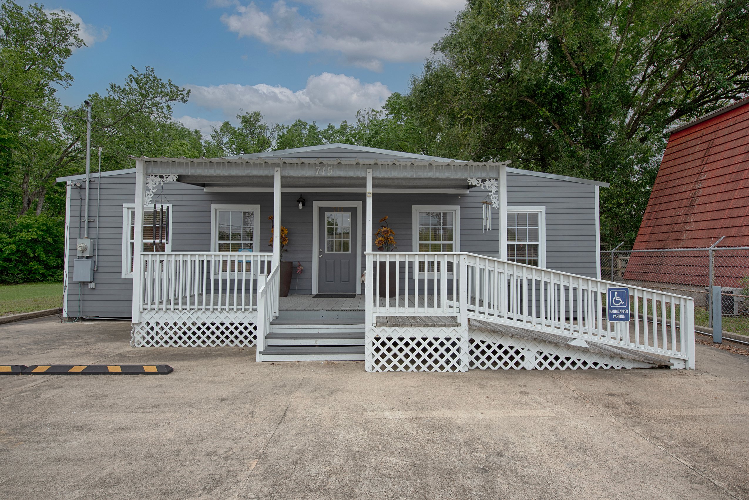 715 Grand Ave, Bacliff, TX 77518