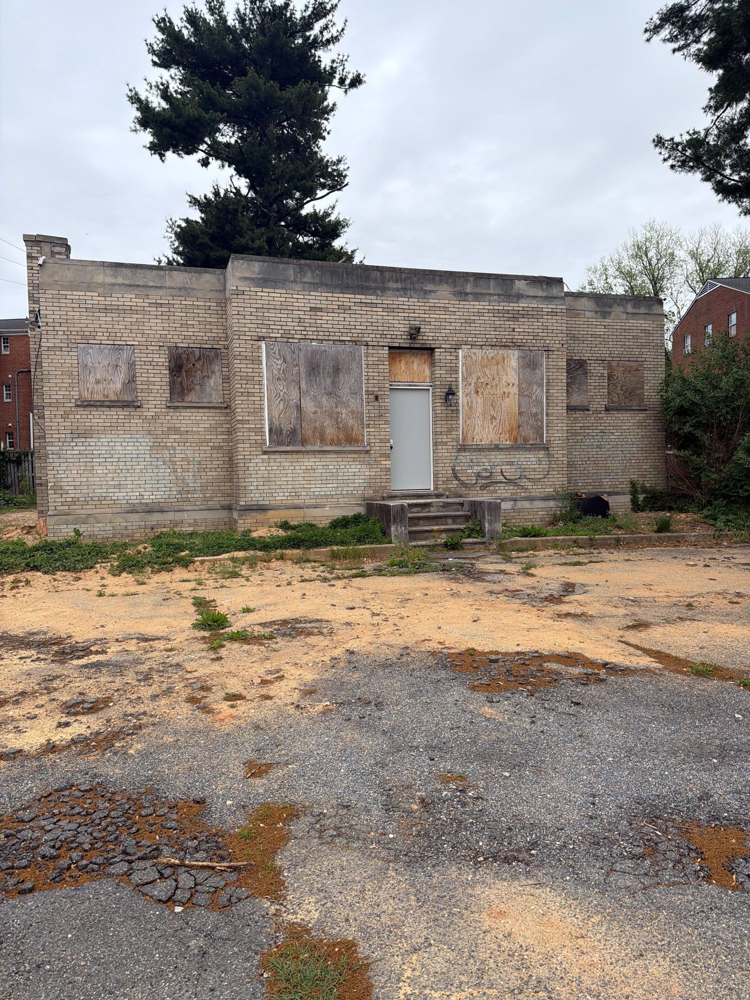 5855 Ager Rd, Hyattsville, MD 20782