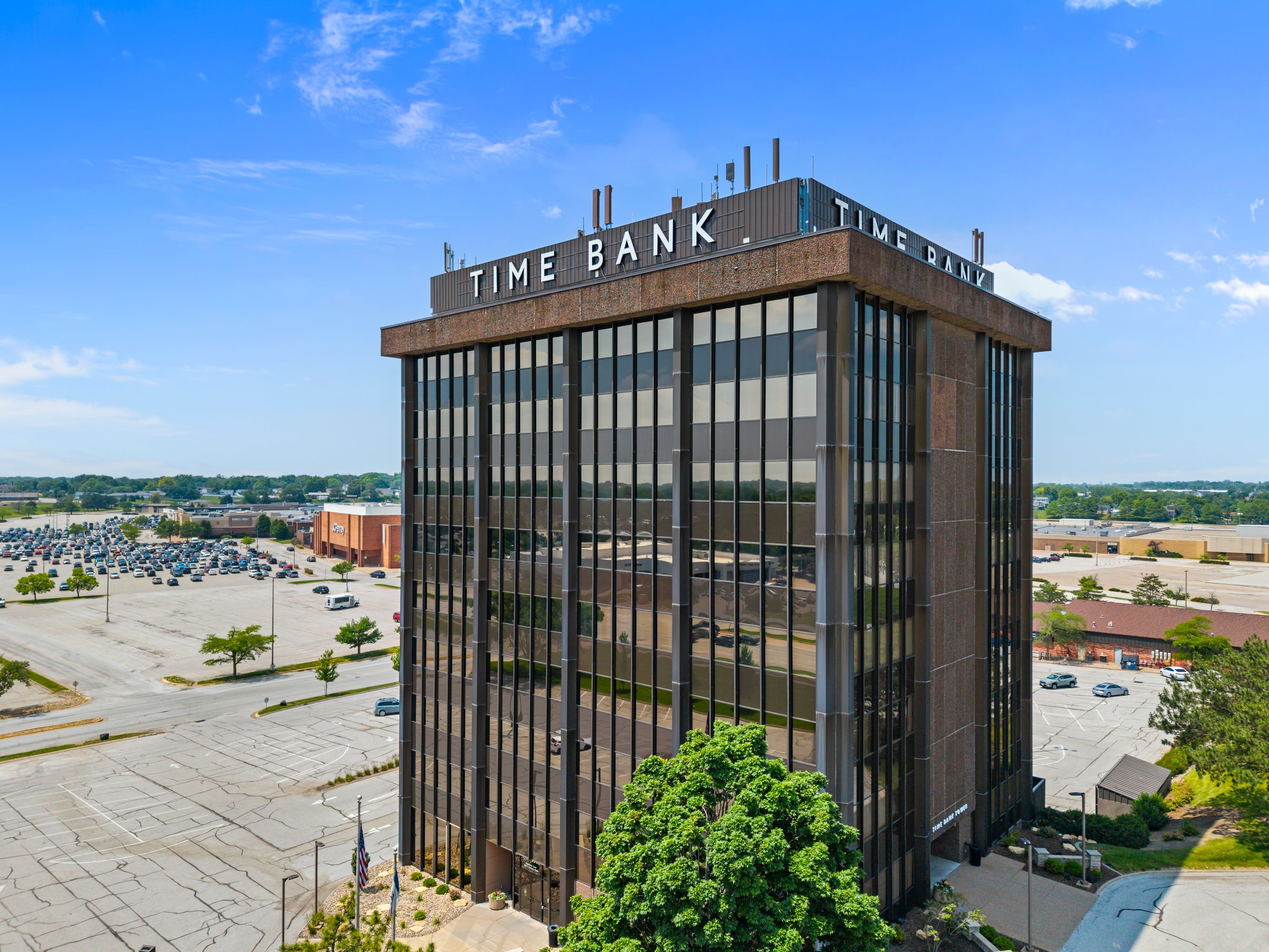 100 E Kimberly Rd, Davenport, IA 52806