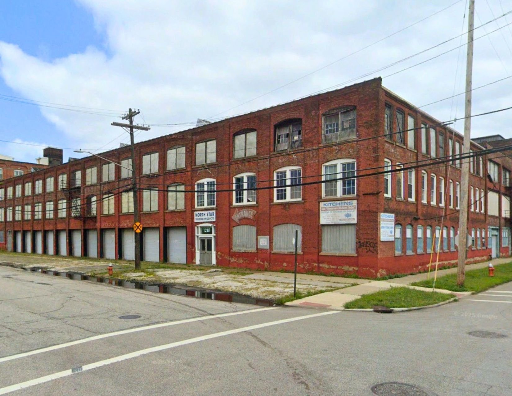 1281 38th St, Cleveland, OH 44114-3844