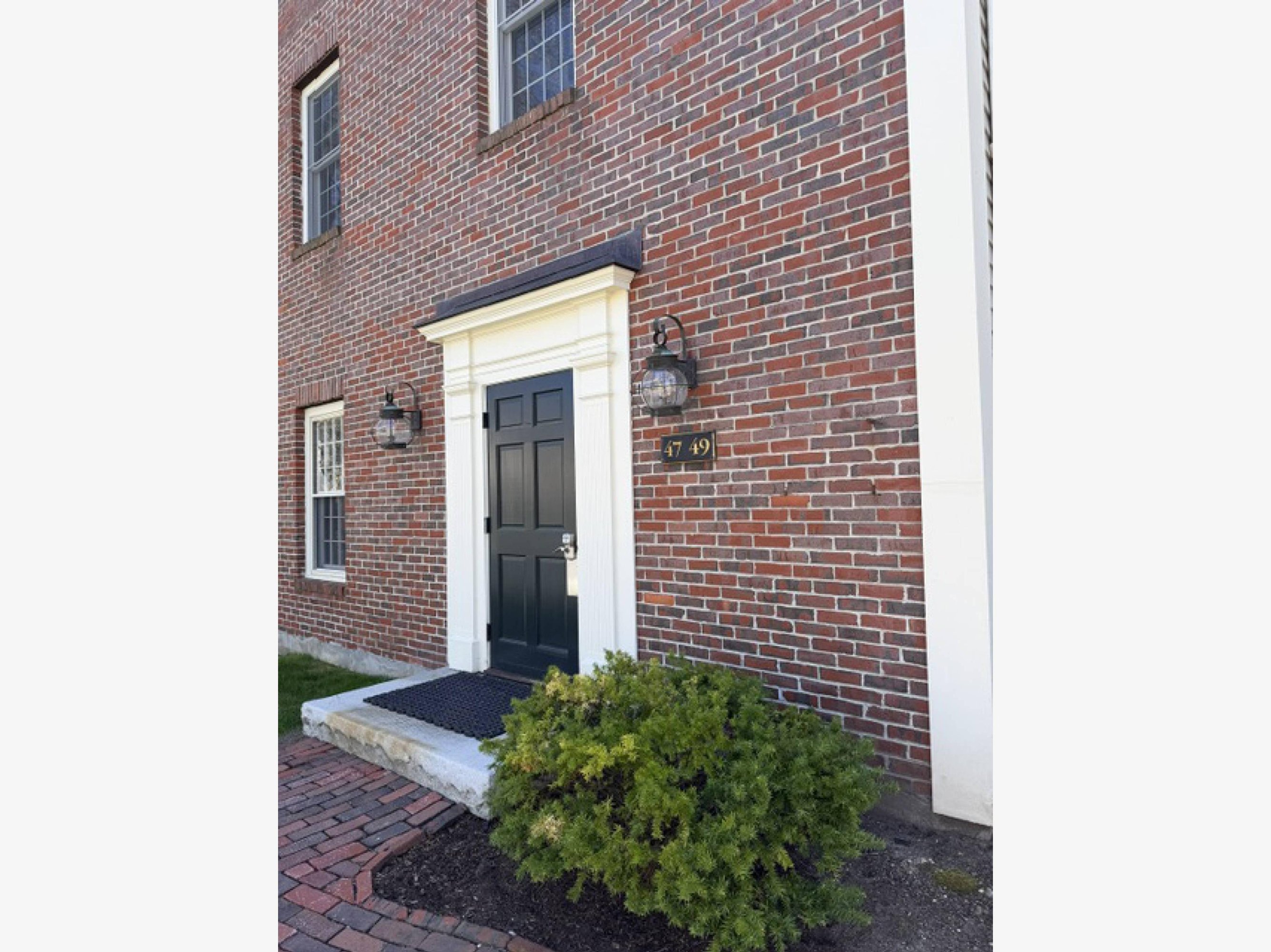 45 Junction Square Dr, Concord, MA 01742