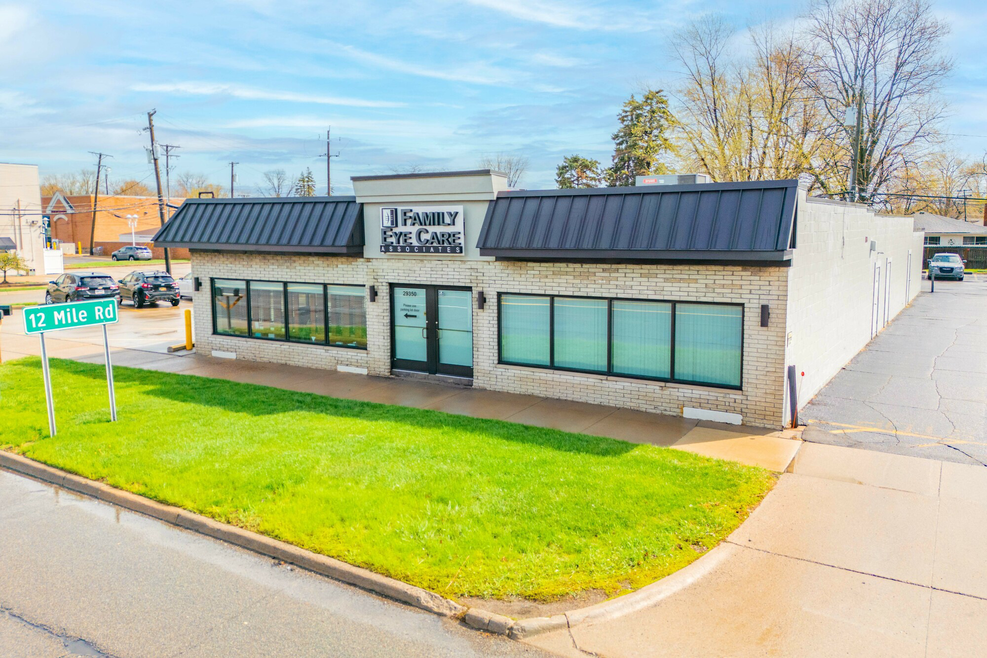 29350 Harper Ave, St Clair Shores, MI 48081