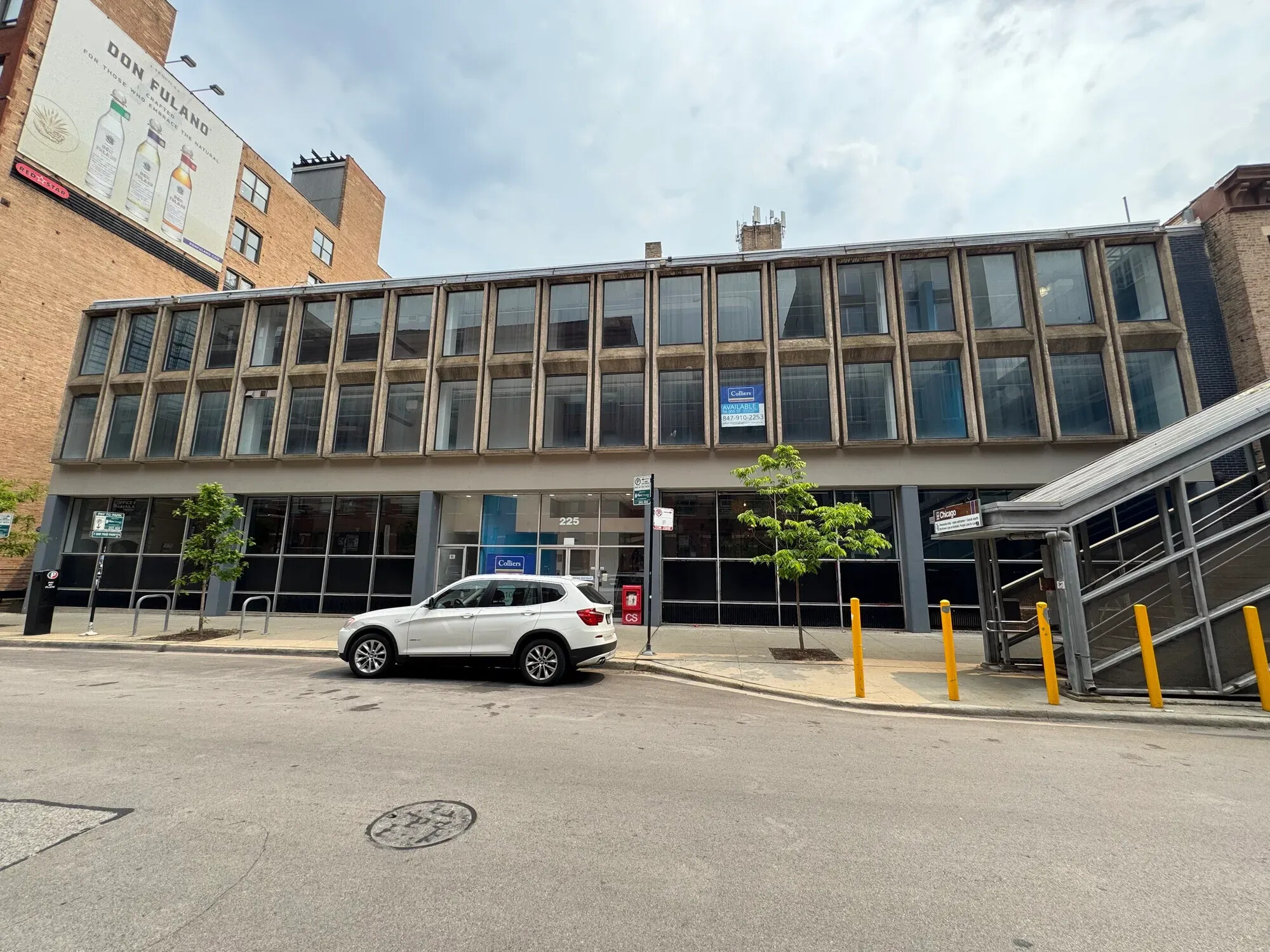 225 W Superior St, Chicago, IL 60654