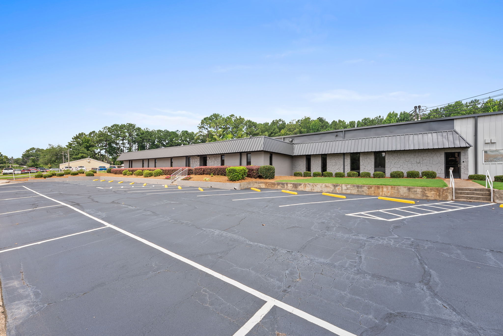 154 Industrial Park Cir, Lawrenceville, GA 30046