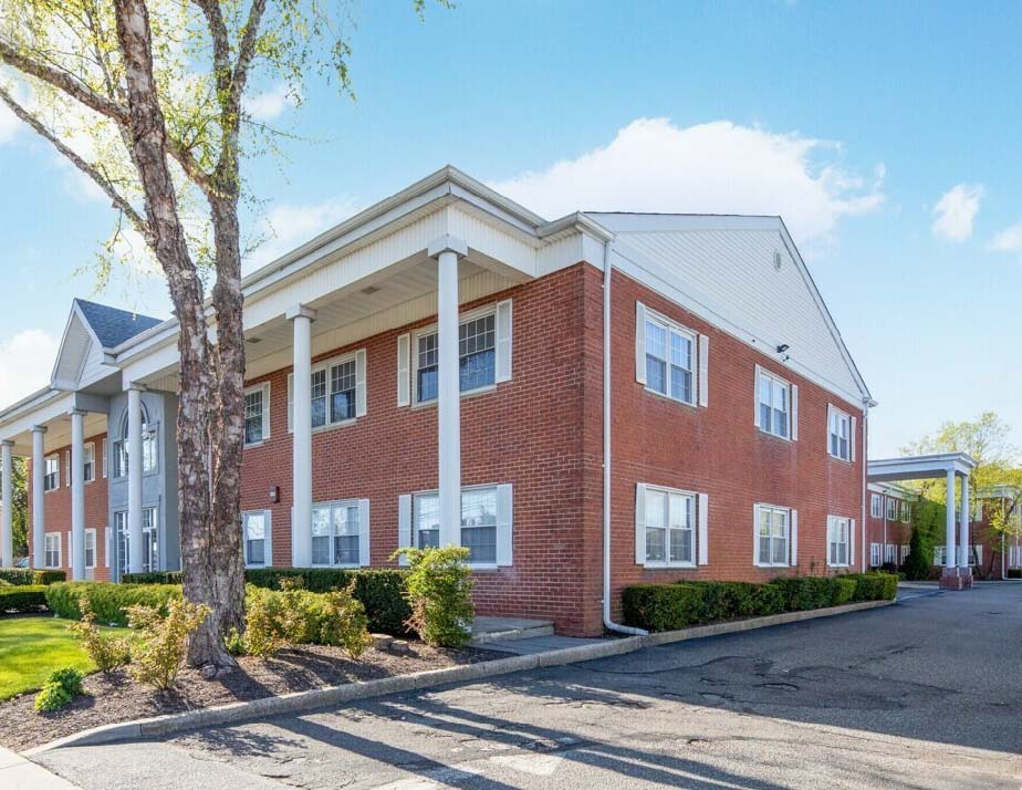 475 E Main St, Patchogue, NY 11772