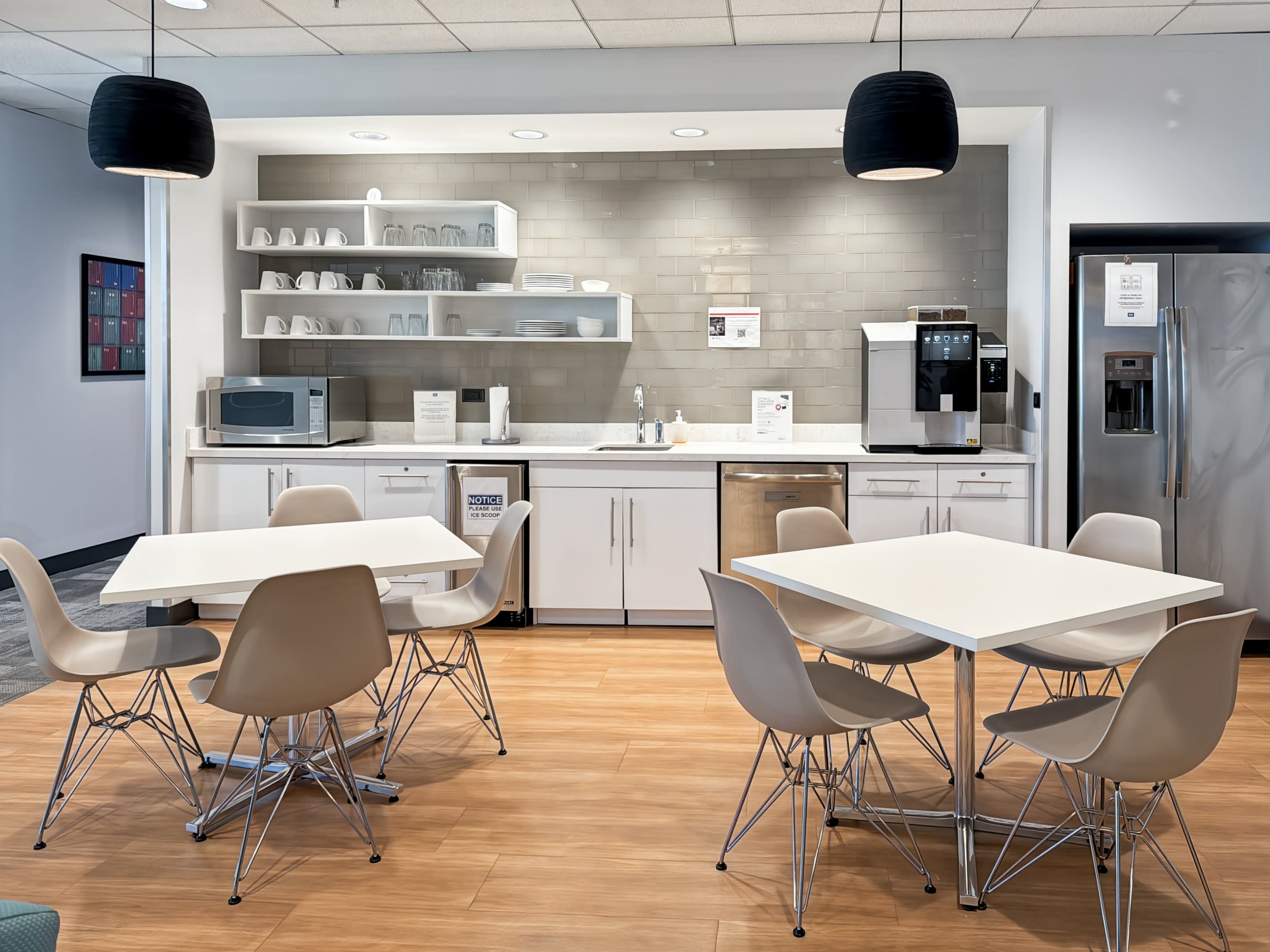 3633419