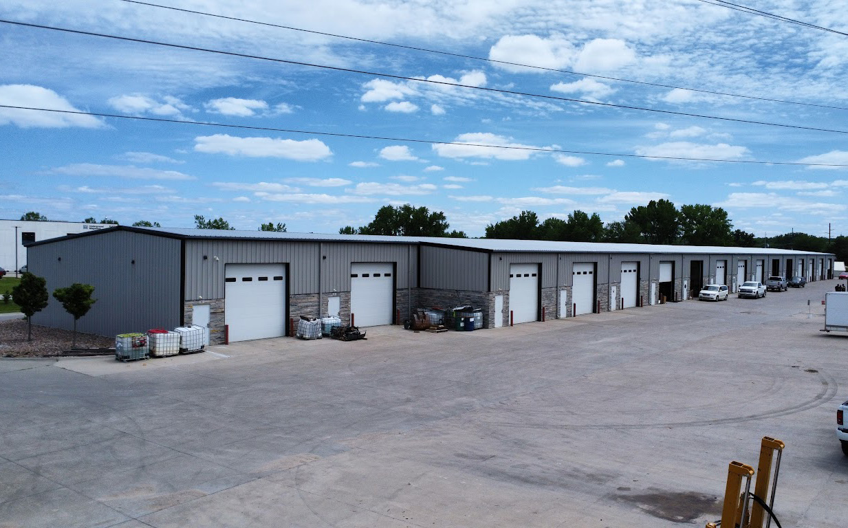 5421 NW Beaver Dr, Johnston, IA 50131