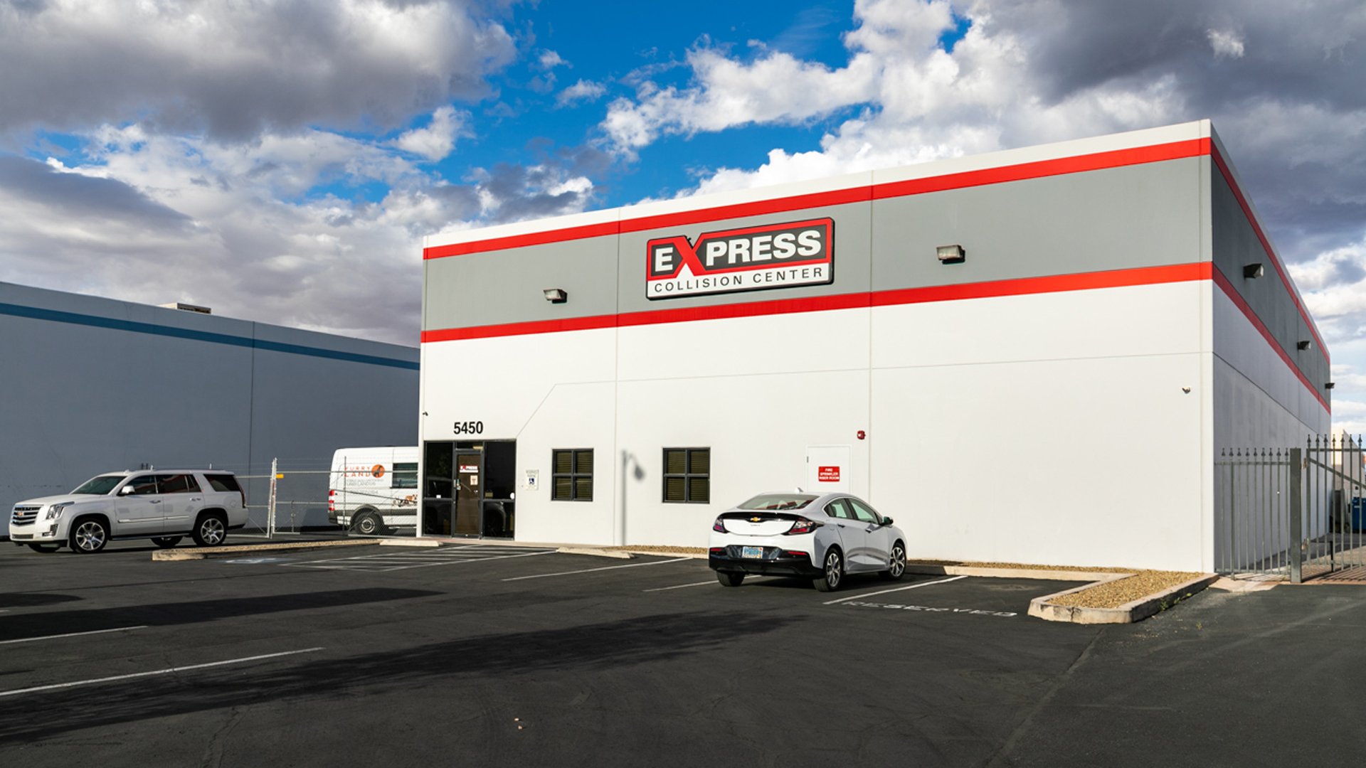 5450 Desert Pt Dr, Las Vegas, NV 89118-2245